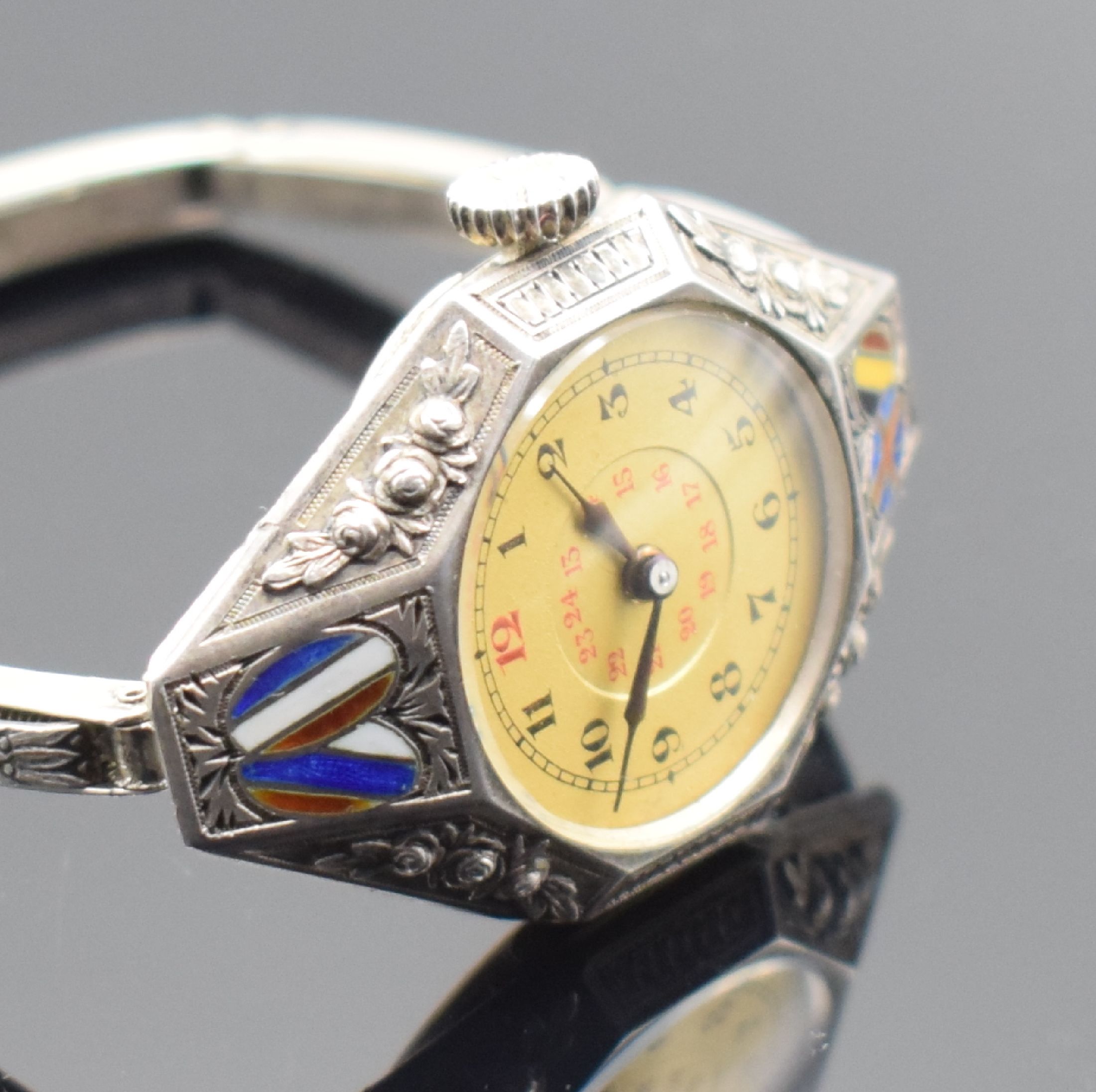 Detail c: VITALIS sehr seltene frühe Armbanduhr zum Kriegsende 1918 in Silber, Schweiz um 1918, Handaufzug, lang gezogenes 8-eckiges Scharniergeh., an 4 ...