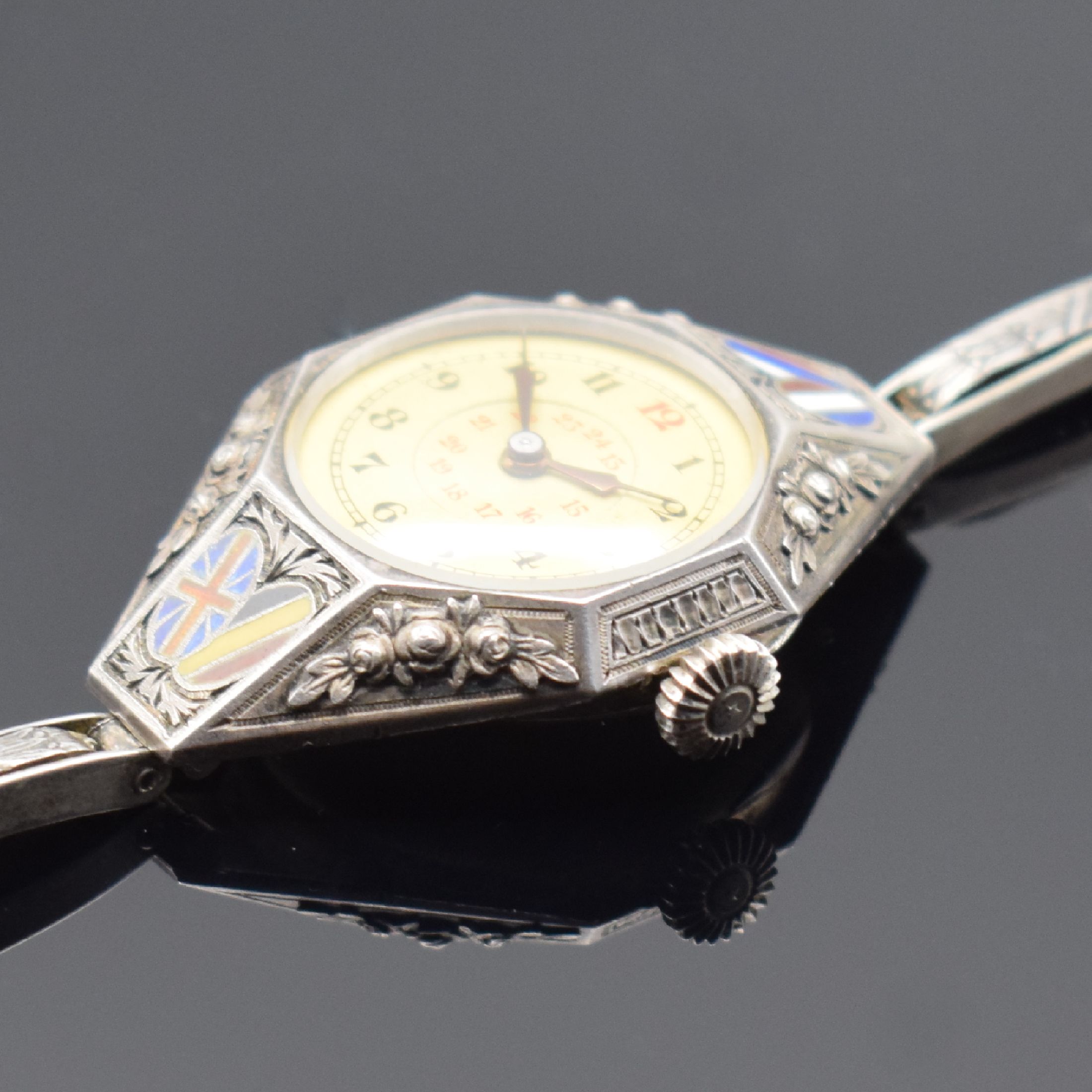Detail d: VITALIS sehr seltene frühe Armbanduhr zum Kriegsende 1918 in Silber, Schweiz um 1918, Handaufzug, lang gezogenes 8-eckiges Scharniergeh., an 4 ...