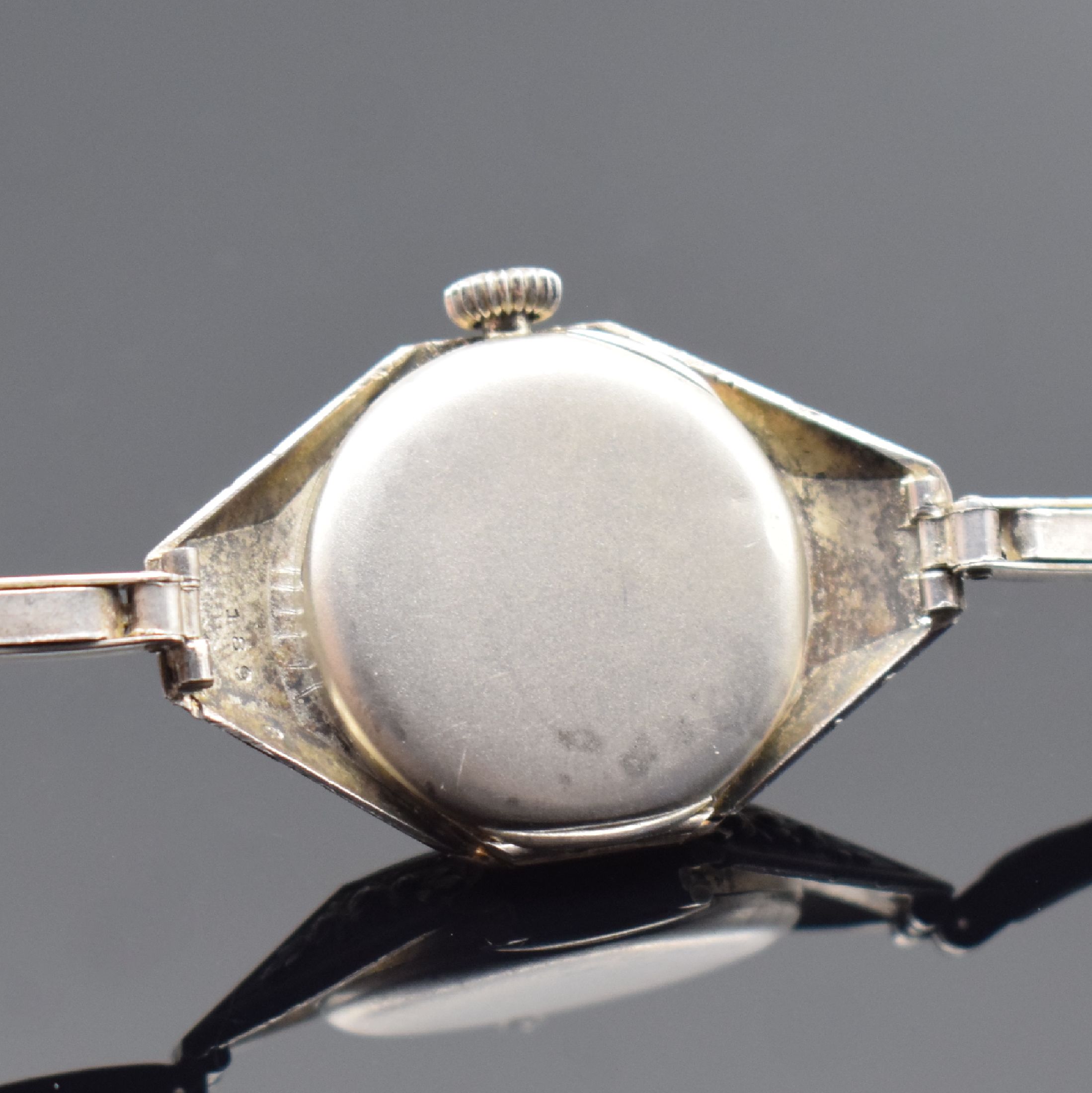 Detail e: VITALIS sehr seltene frühe Armbanduhr zum Kriegsende 1918 in Silber, Schweiz um 1918, Handaufzug, lang gezogenes 8-eckiges Scharniergeh., an 4 ...