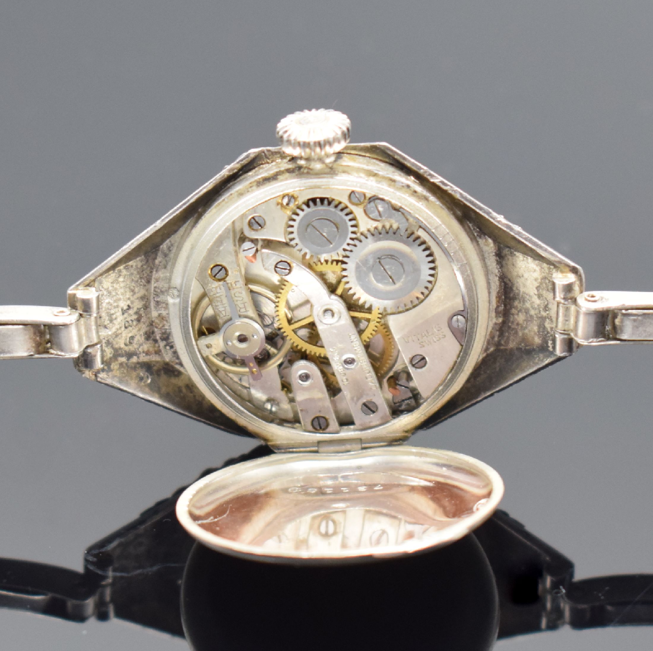 Detail g: VITALIS sehr seltene frühe Armbanduhr zum Kriegsende 1918 in Silber, Schweiz um 1918, Handaufzug, lang gezogenes 8-eckiges Scharniergeh., an 4 ...