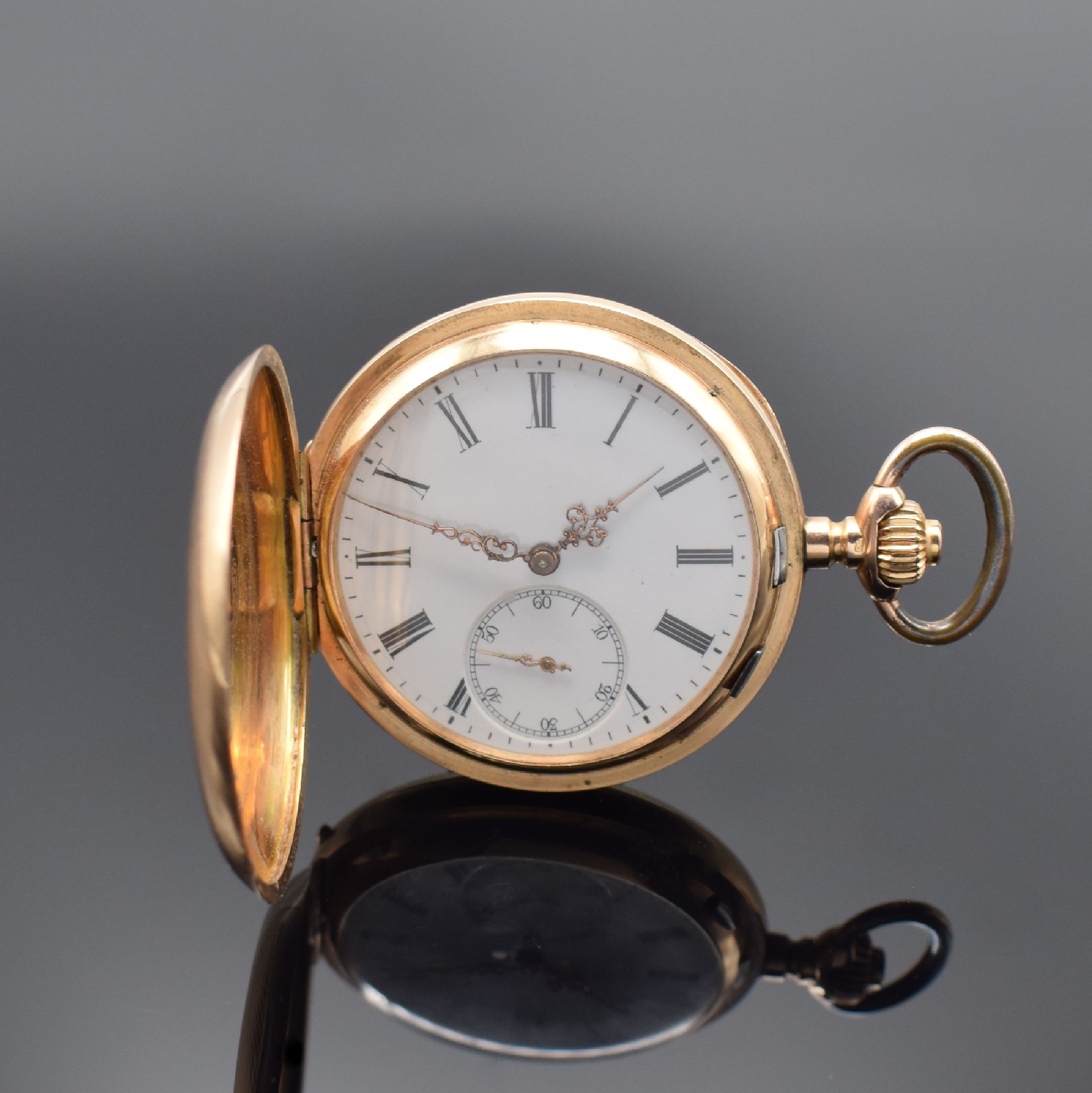 Savonette Herrentaschenuhr in RG 585/000, Schweiz um 1910, guill. 2-Deckel Goldgeh. l. dell., verg. Cuv., Emailzifferbl. m. röm. Std., verg. 3/4 ...