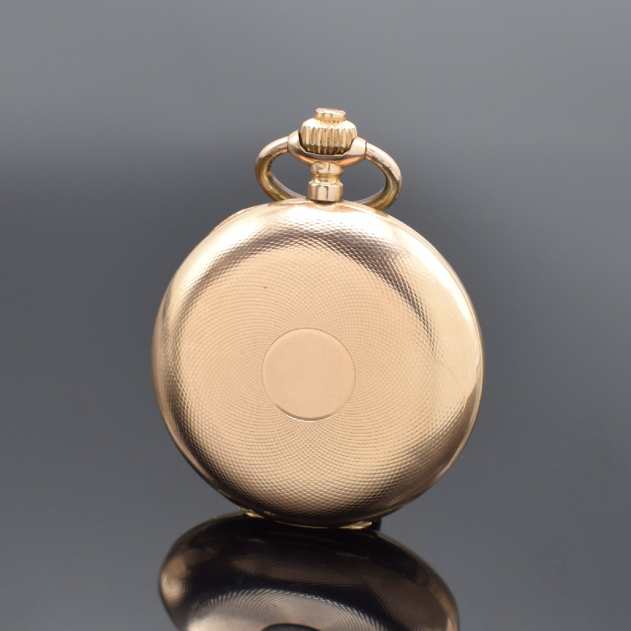 Detail b: Savonette Herrentaschenuhr in RG 585/000, Schweiz um 1910, guill. 2-Deckel Goldgeh. l. dell., verg. Cuv., Emailzifferbl. m. röm. Std., verg. 3/4 ...