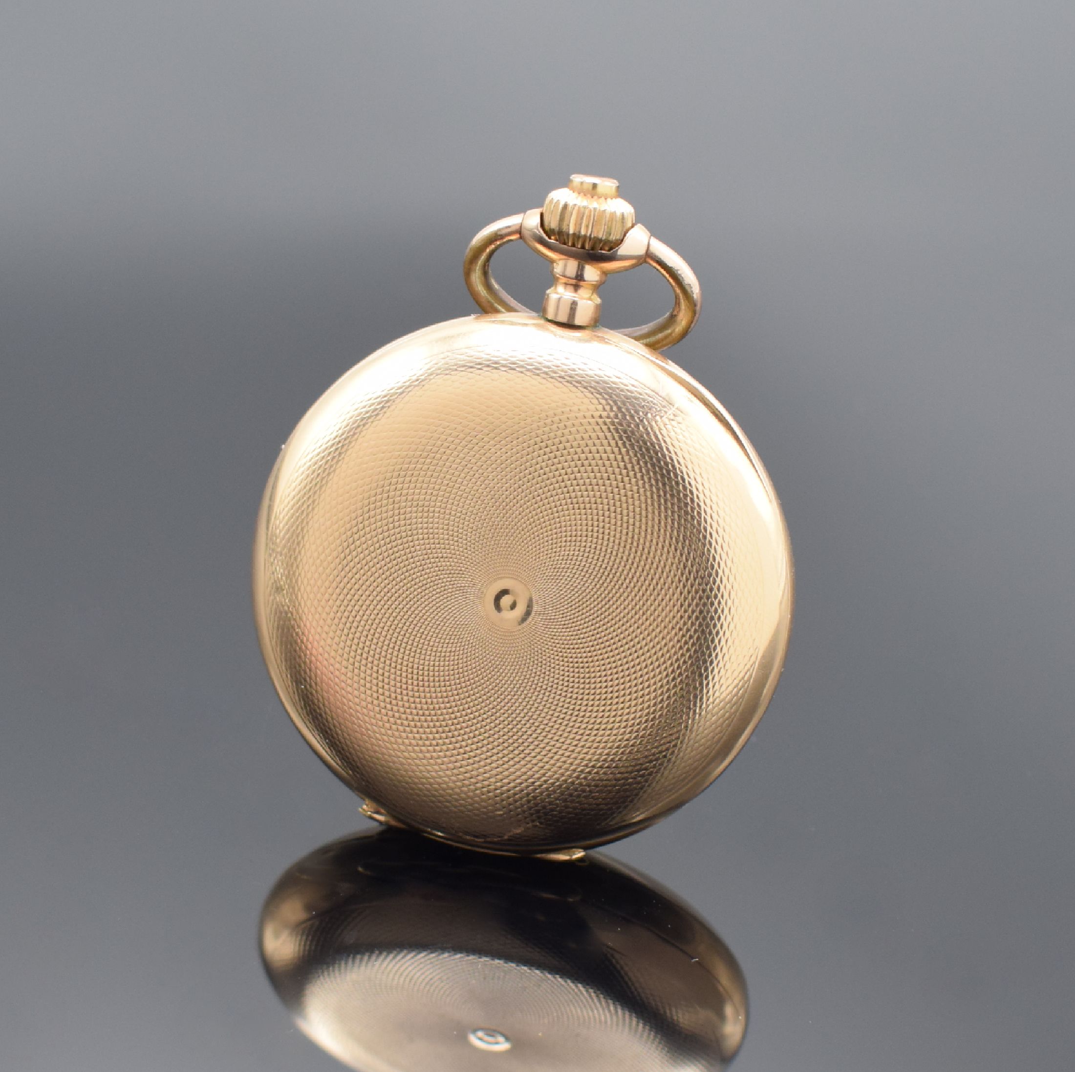 Detail c: Savonette Herrentaschenuhr in RG 585/000, Schweiz um 1910, guill. 2-Deckel Goldgeh. l. dell., verg. Cuv., Emailzifferbl. m. röm. Std., verg. 3/4 ...