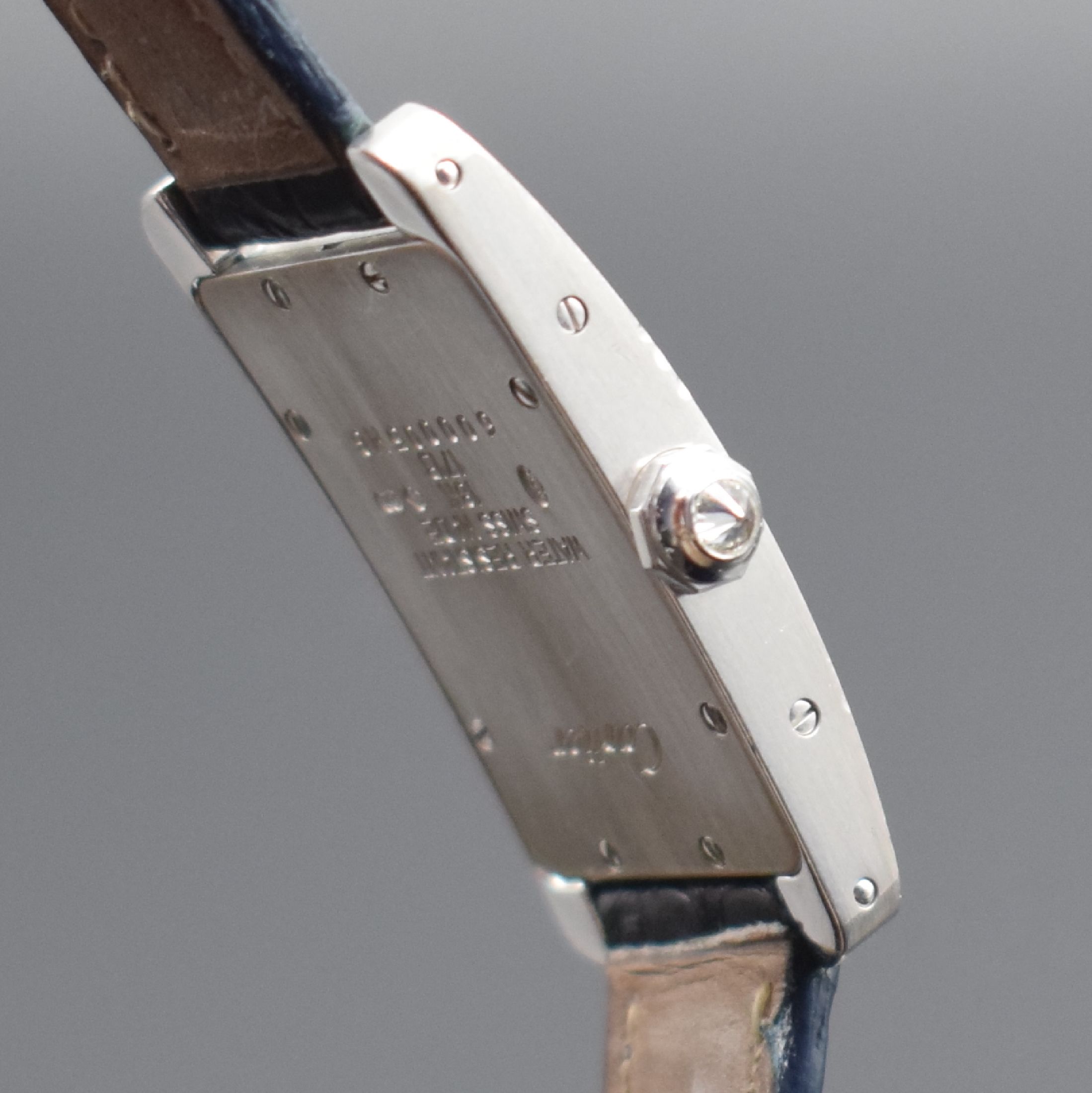 Detail c: CARTIER Tank Americaine Damenarmbanduhr in WG 750/000 mit Diamantenbesatz Referenz 1713, Schweiz um 2005, quarz, rechteckiges Gehäuse und Krone ...