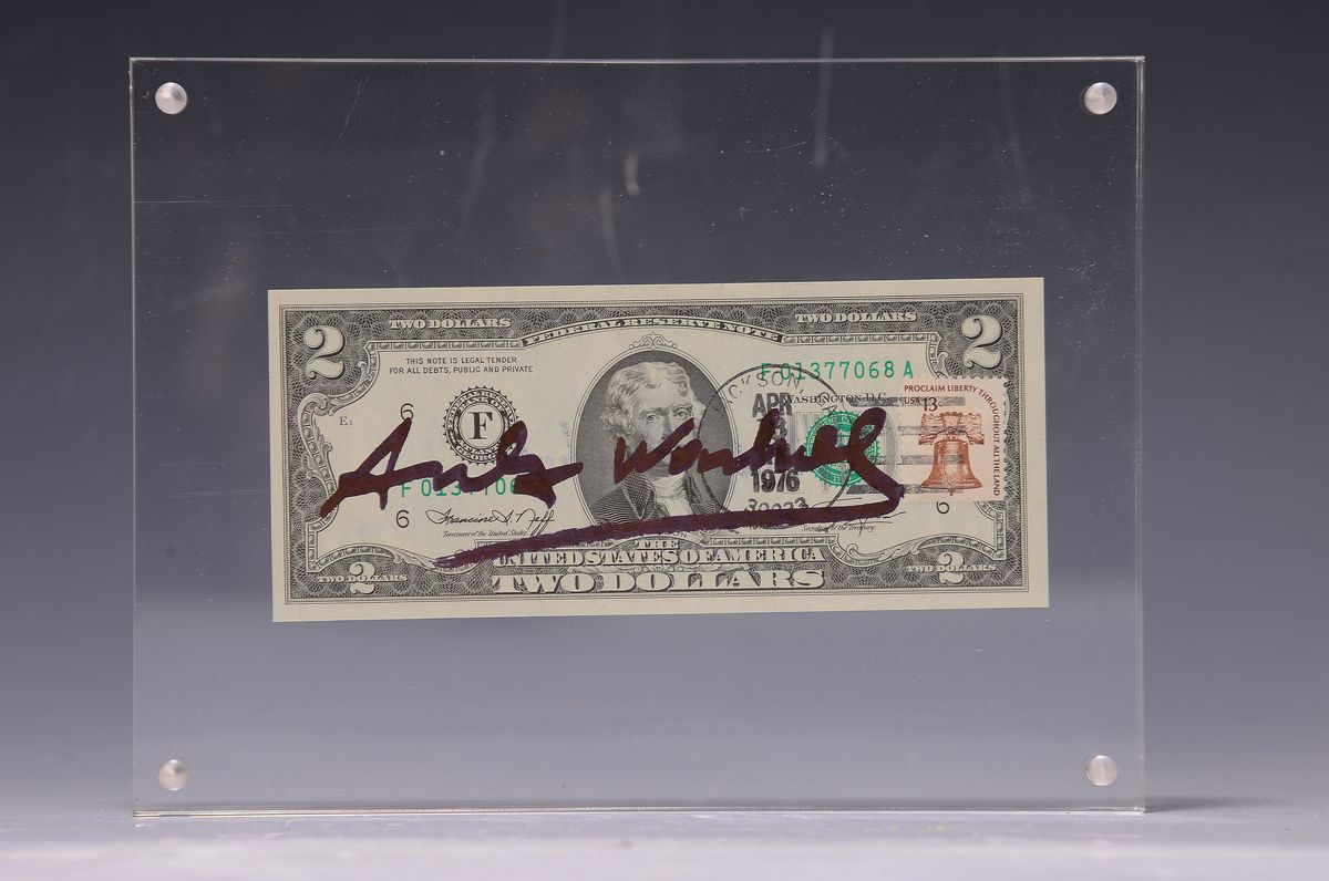 Andy Warhol, 1928-1987, 2 Dollar Bill, 1976,mit schwarzem Filzstift handsigniert und mit us-amerikanischer Briefmarke (13ct) und Poststempel ...