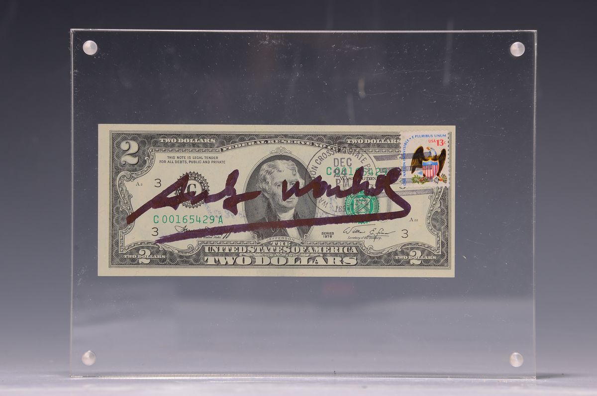 Andy Warhol, 1928-1987, 2 Dollar Bill, 1976,mit schwarzem Filzstift handsigniert und mit us-amerikanischer Briefmarke (13ct) und Poststempel ...
