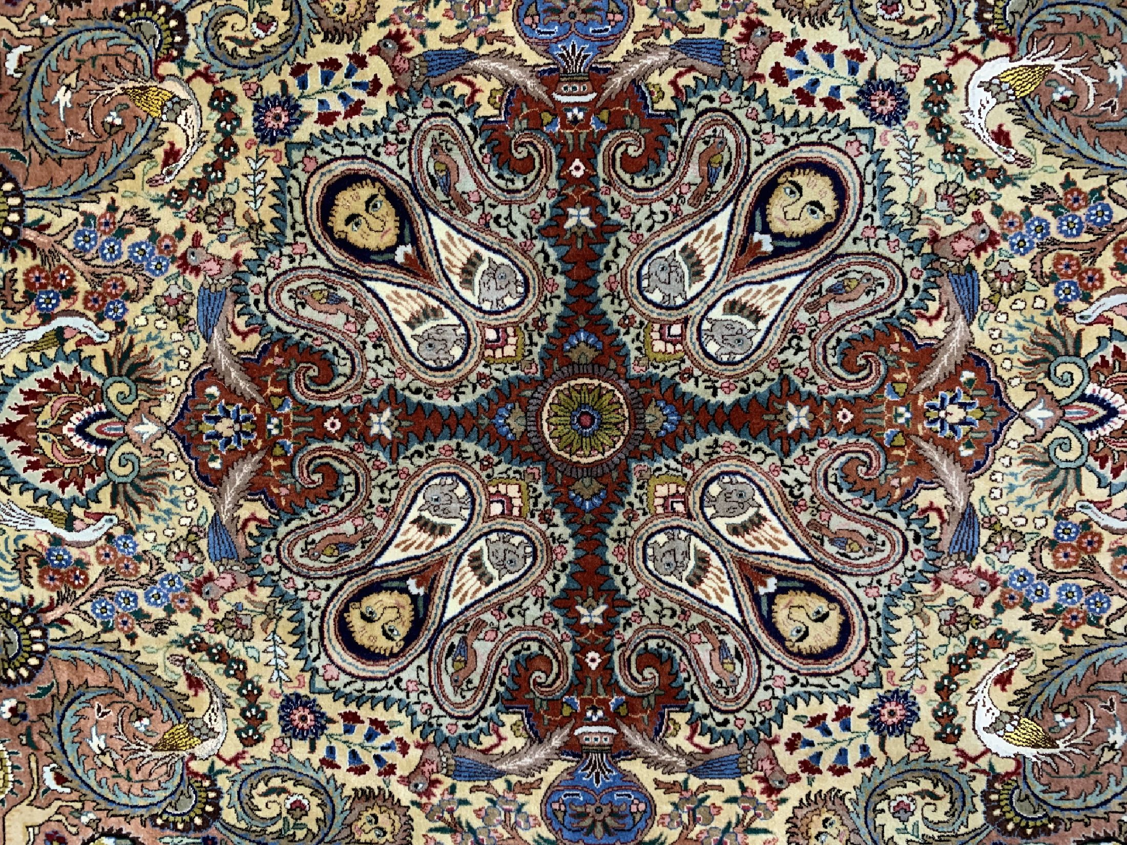 Detail b: Täbriz fein alt, signiert, Persien, um 1940, Korkwolle mit und auf Seide, ca. 217 x 145 cm, ca. 500.000 Kn/qm, gereinigt, EHZ: 1-2.