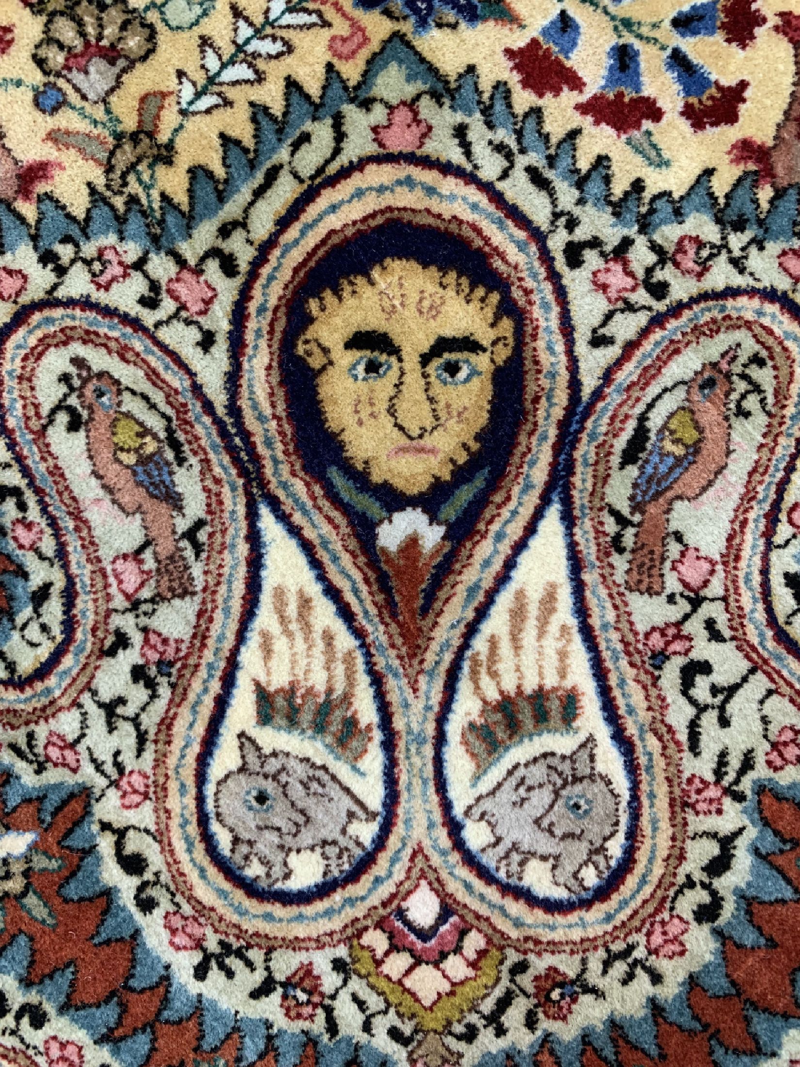 Detail e: Täbriz fein alt, signiert, Persien, um 1940, Korkwolle mit und auf Seide, ca. 217 x 145 cm, ca. 500.000 Kn/qm, gereinigt, EHZ: 1-2.