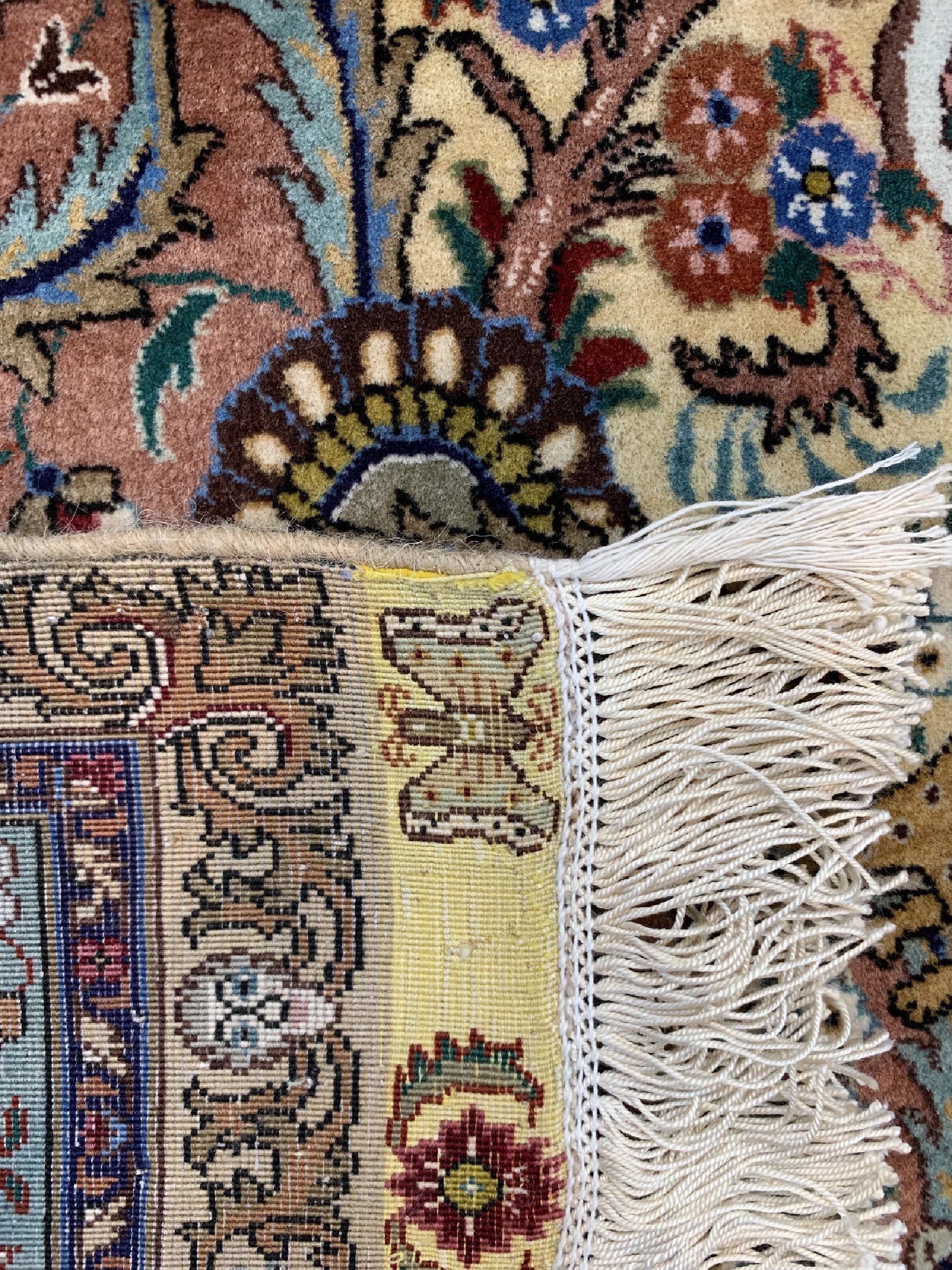 Detail f: Täbriz fein alt, signiert, Persien, um 1940, Korkwolle mit und auf Seide, ca. 217 x 145 cm, ca. 500.000 Kn/qm, gereinigt, EHZ: 1-2.