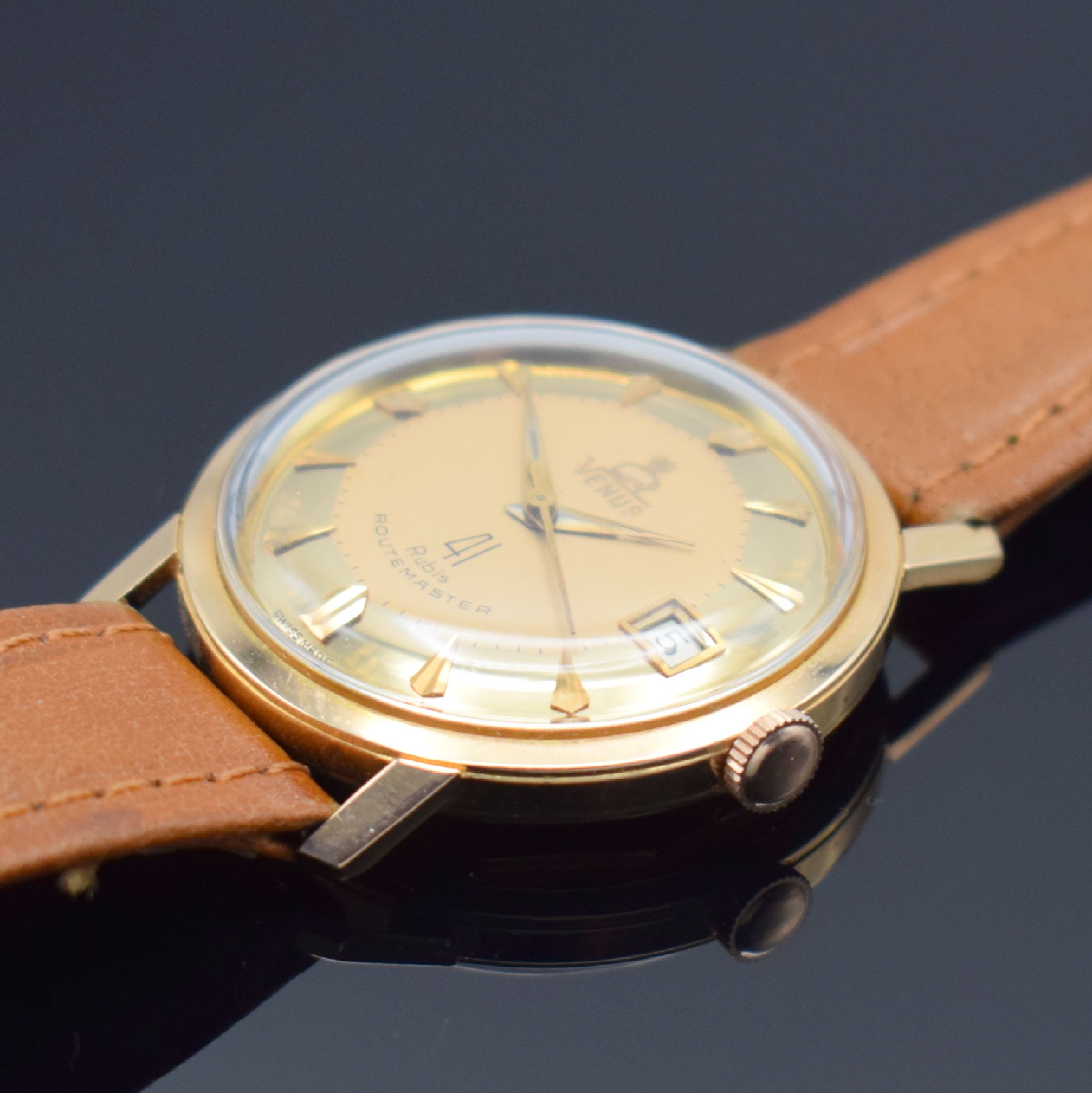 Detail b: VENUS Herrenarmbanduhr in RG 750/000, Schweiz um 1960, Automatik, 2-tlg. Geh., Boden verschr., aufwendiges gold. Duoton-Zifferbl.,aufges. gold. ...
