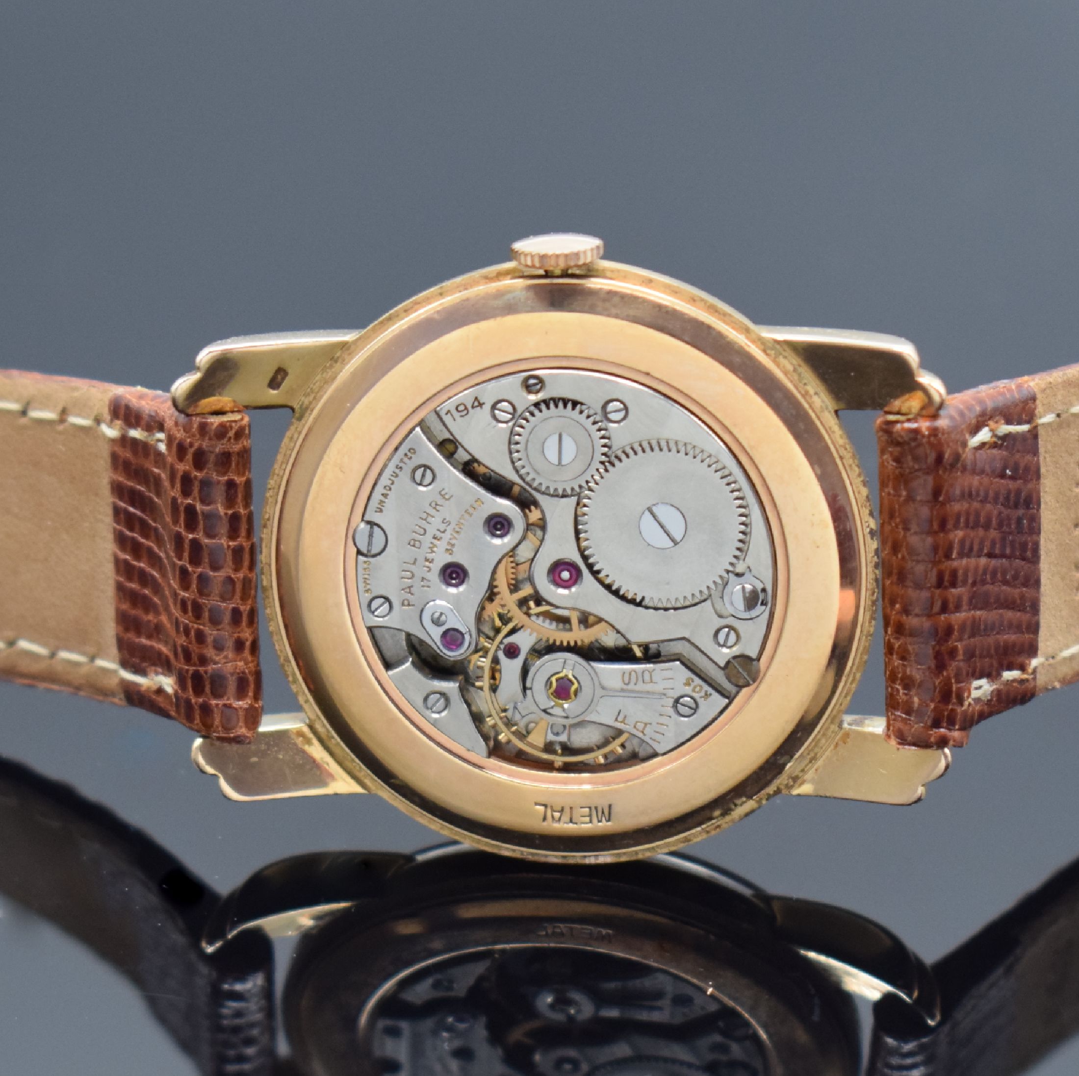 Detail e: PAUL BUHRE Herrenarmbanduhr in RG 750/000, Schweiz um 1945, Handaufzug, 2-tlg. Geh. m. ausgefallenen Anstößen, Boden aufgedr., silb. Zifferbl. fl., ...
