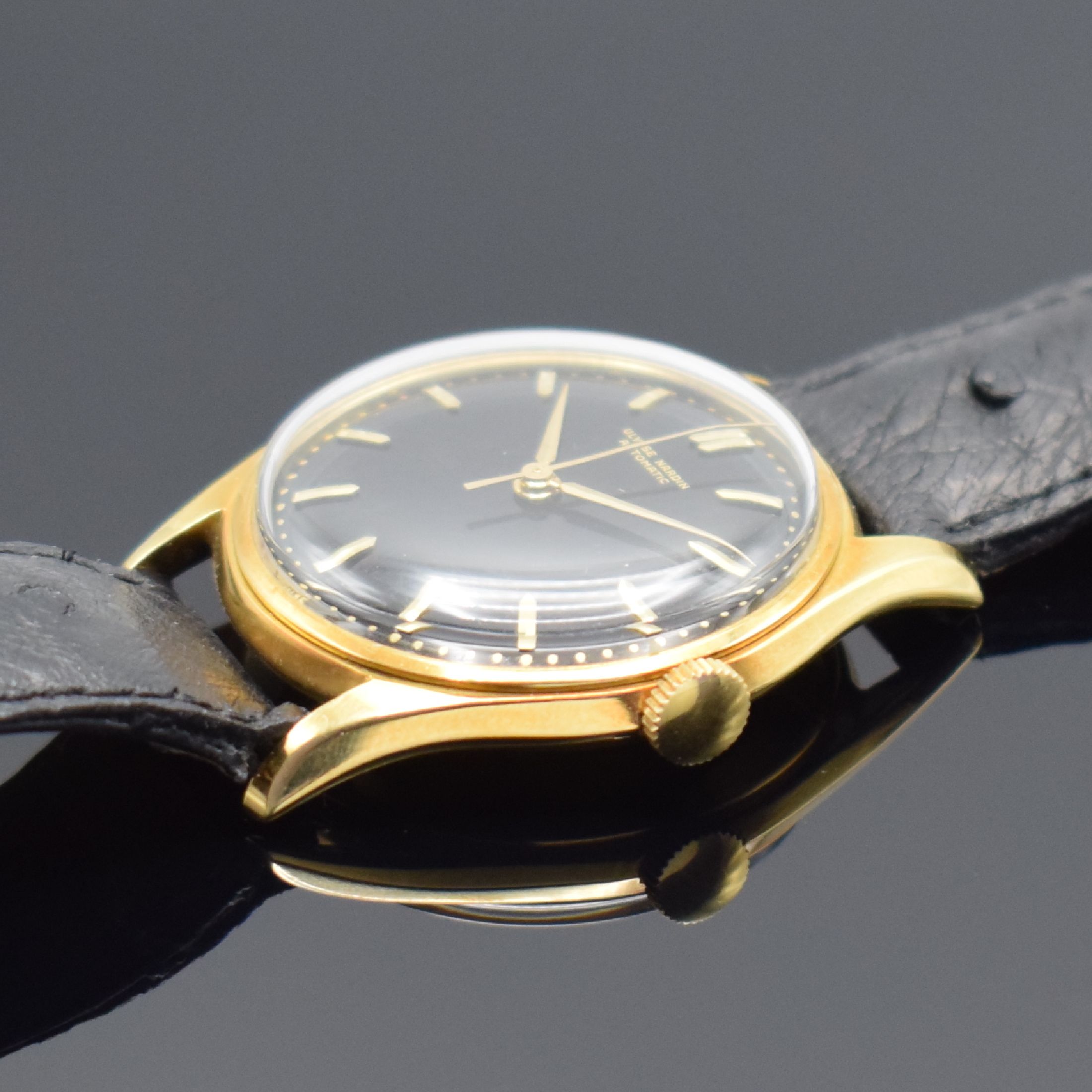 Detail b: ULYSSE NARDIN Herrenarmbanduhr in GG 750/000, Schweiz um 1960, Automatik, 3-tlg. Geh., Boden und Glasrand aufgedr., wunderbares schwarzes ...
