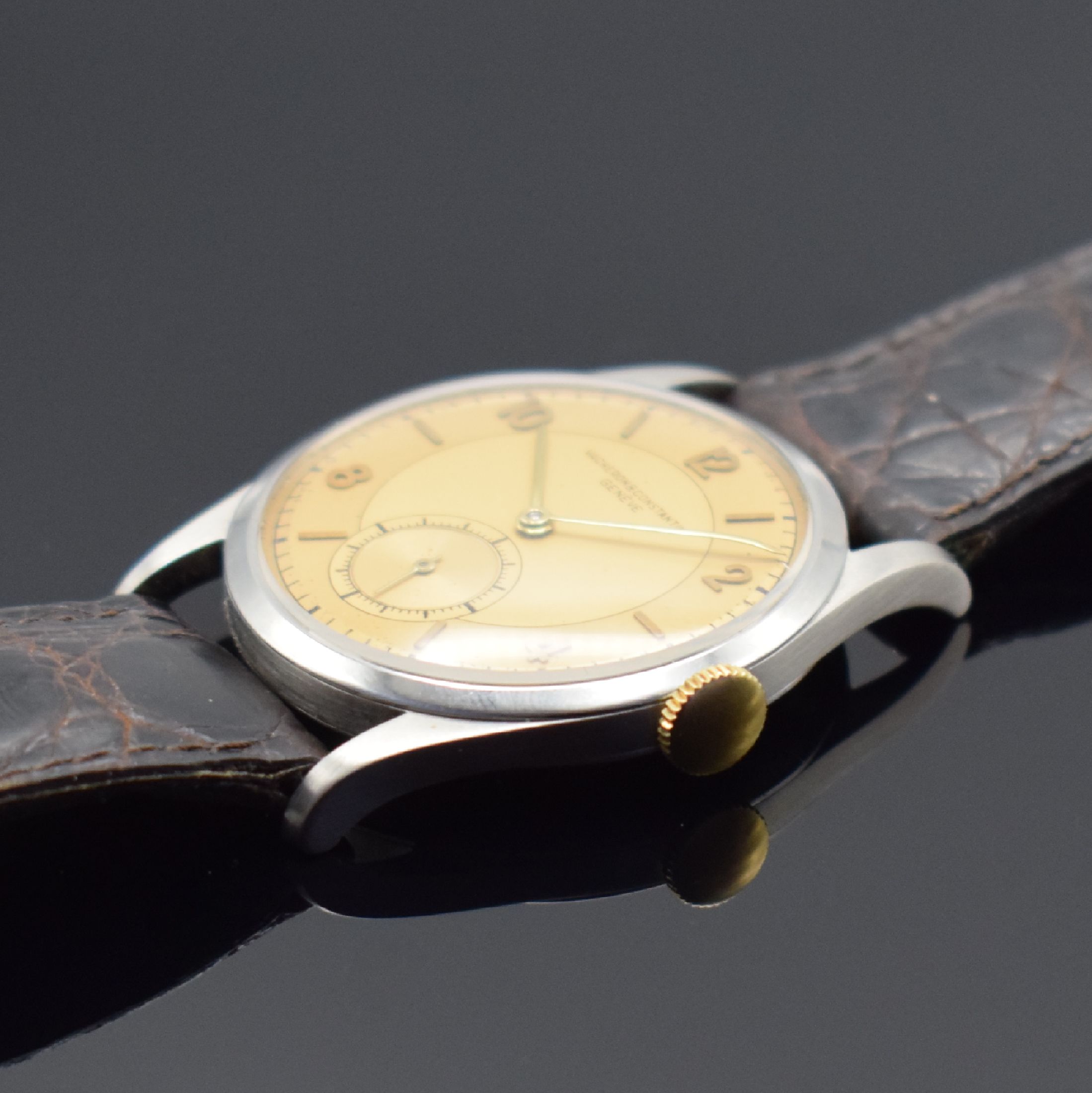 Detail b: VACHERON & CONSTANTIN seltene Herrenarmbanduhr in Stahl, Schweiz um 1945, Handaufzug, 3- teil. Geh., Boden und Glasrand aufgedr., orig. gold. ...
