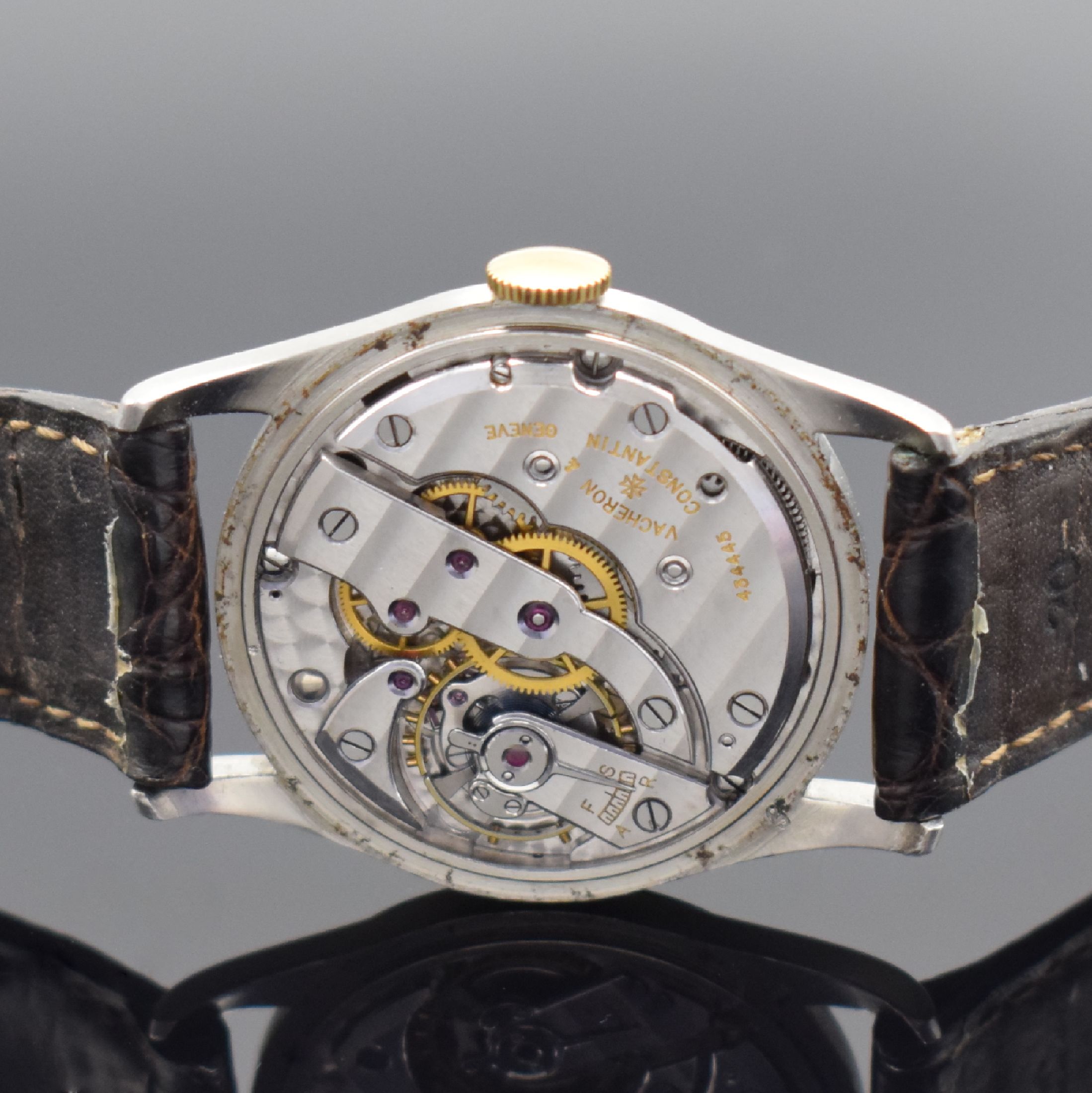 Detail d: VACHERON & CONSTANTIN seltene Herrenarmbanduhr in Stahl, Schweiz um 1945, Handaufzug, 3- teil. Geh., Boden und Glasrand aufgedr., orig. gold. ...