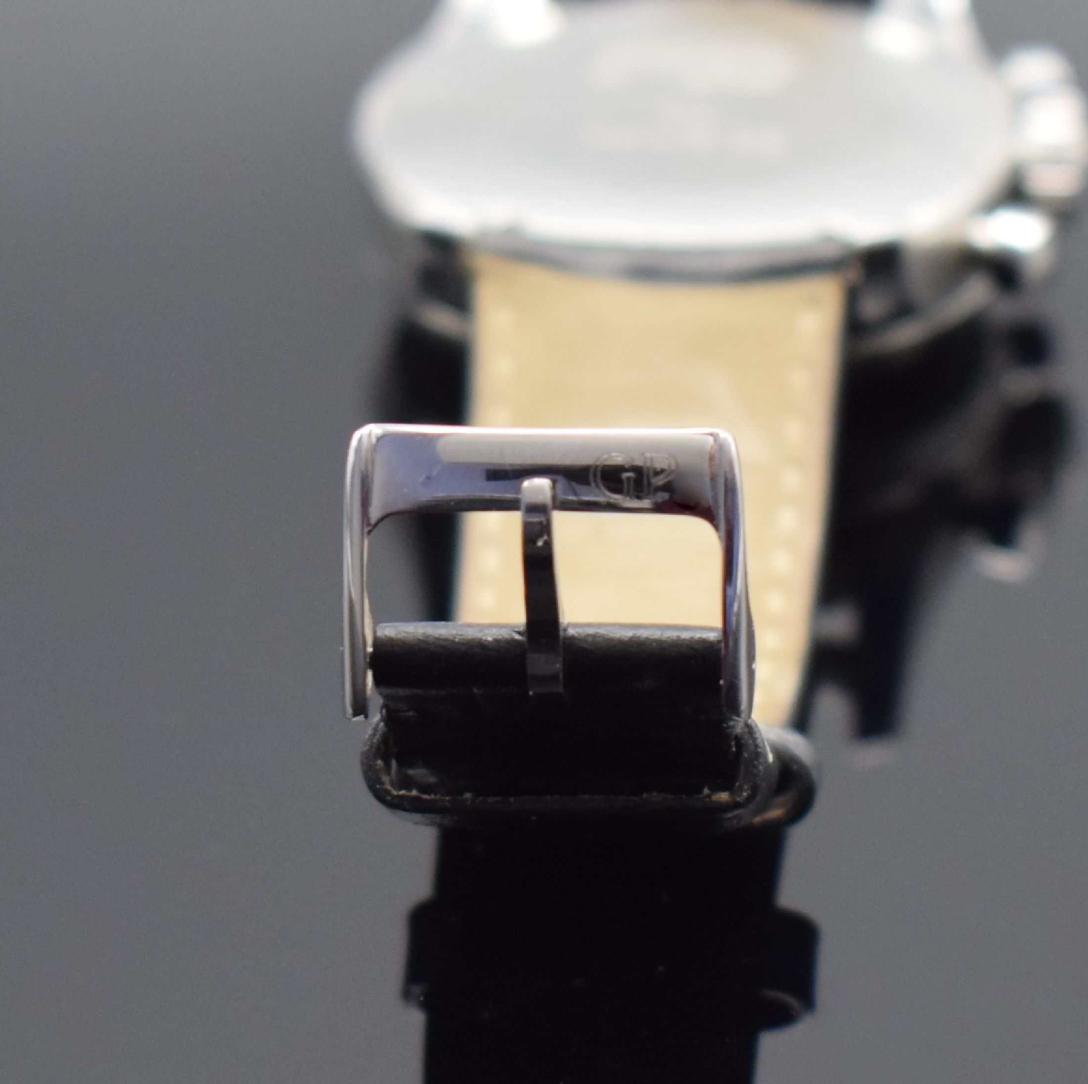 Detail b: GIRARD PERREGAUX Herrenchronograph in Stahl Referenz 49480, Schweiz um 2011, Automatik, Saphirglas, Boden bez. "30 ANNI IN Fiat" 7- fach ...