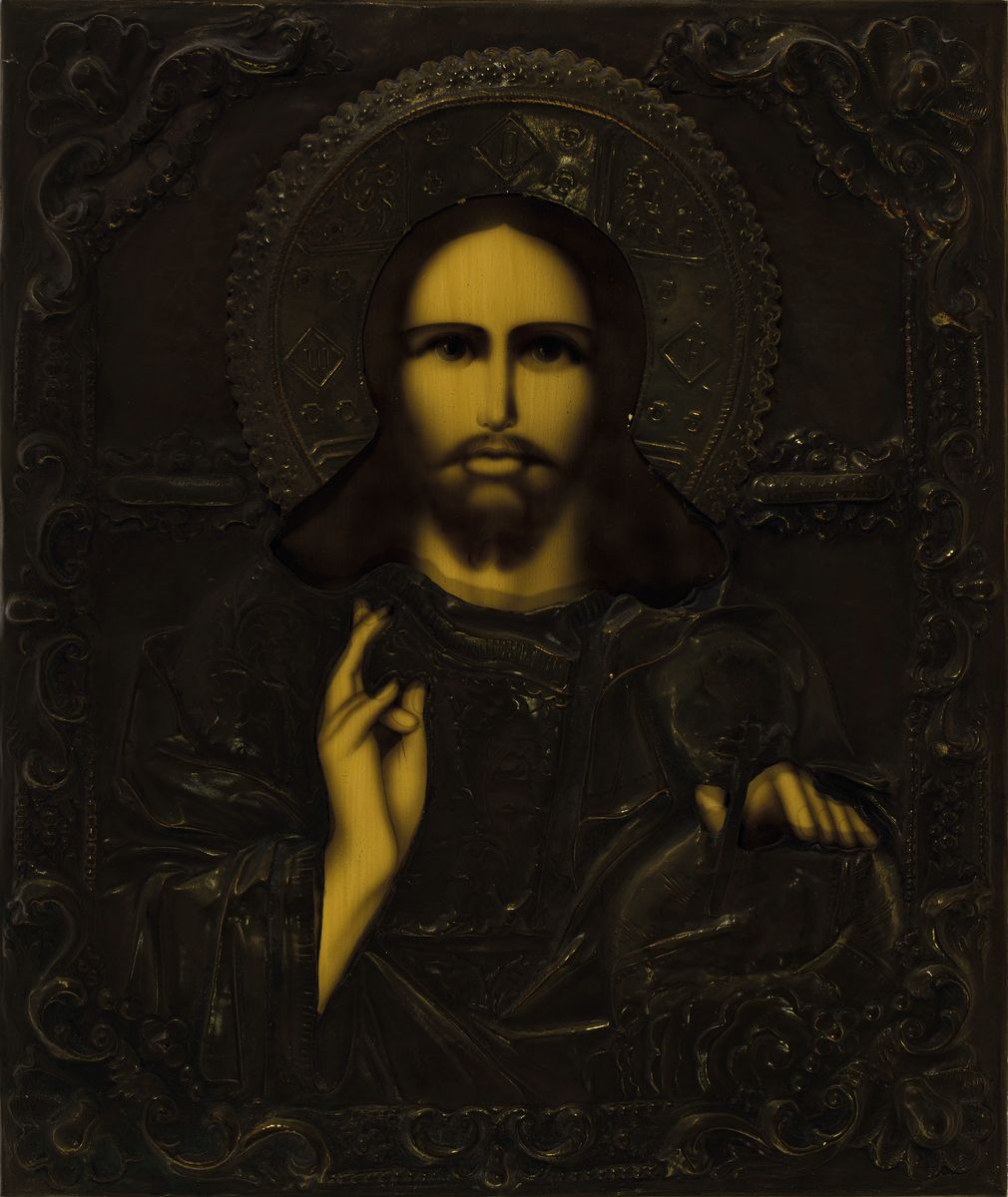 Detail a: 2 Ikonen, Russland, 1. Hälfte 20. Jh., Gottesmutter mit Kind und Christus Pantokrator, Tempera auf Holz, mit reich geprägten Metallokladen, ca. ...