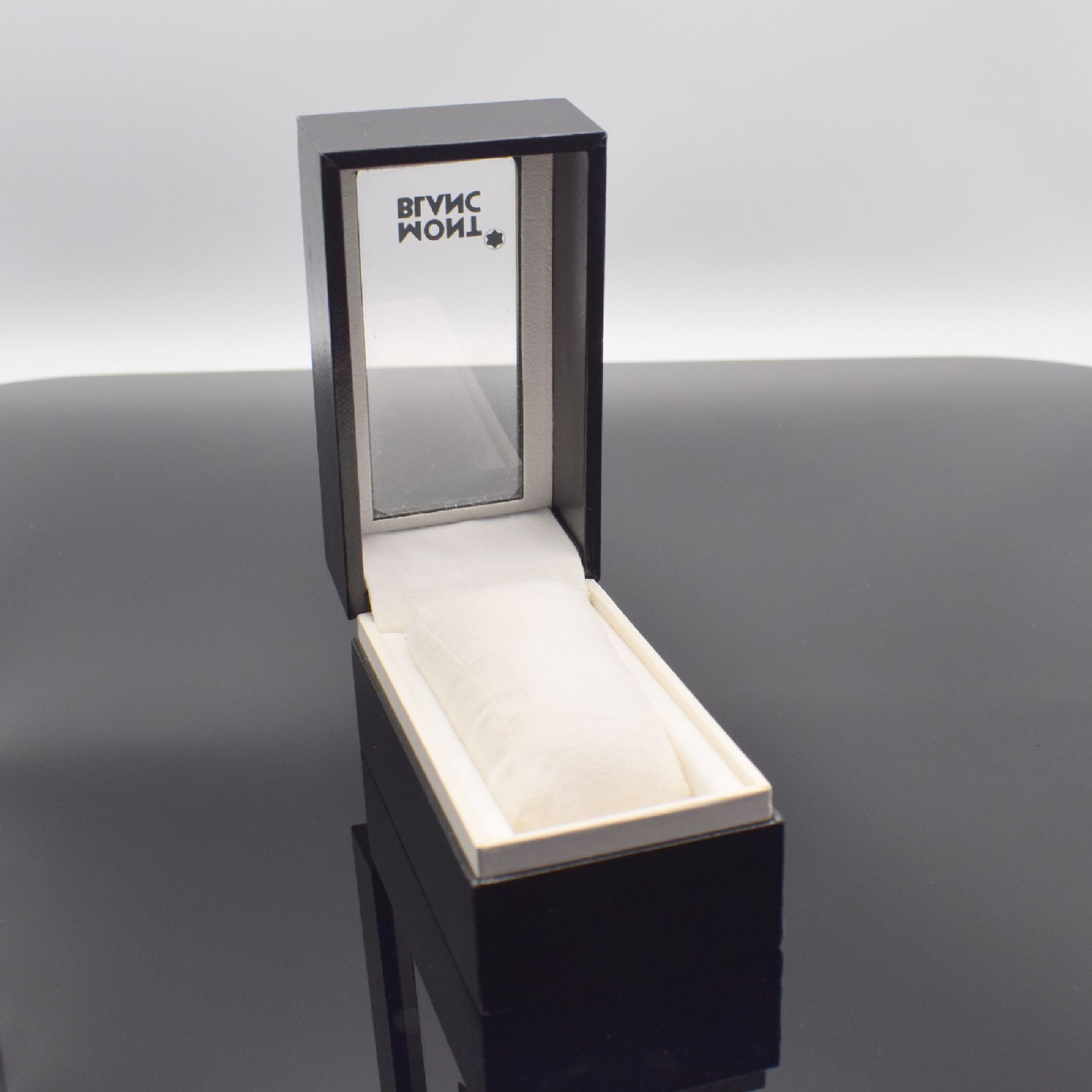 Detail e: MONTBLANC neuwertige Herrenarmbanduhr Modell Summit Referenz 7093, Schweiz um 2010, quarz, Edelstahlgeh., Boden aufgedr., Gliederband mit dopp. ...