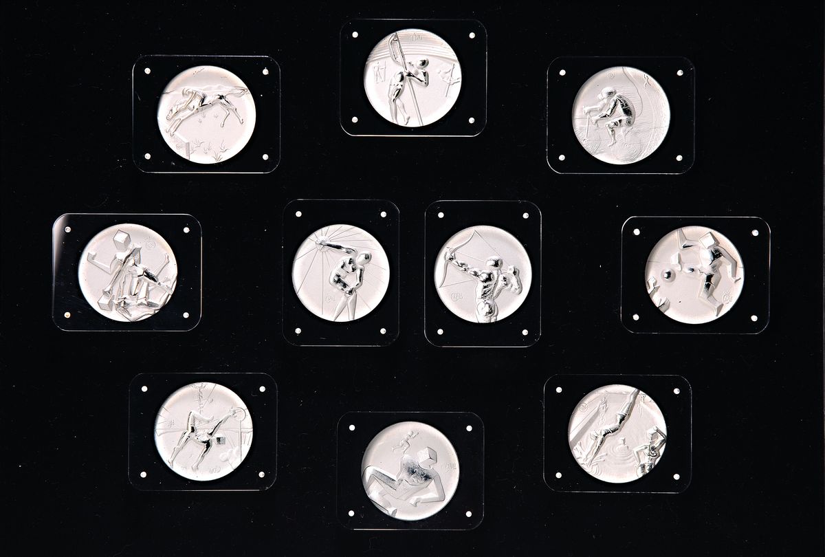 Salvador Dali, 10 Silbergedenkmedaillen zu den Olympischen Spielen 1984 in Los Angeles USA, mit Motiven versch. Disziplinen, je 1.5 Unzen Feinsilber, ...