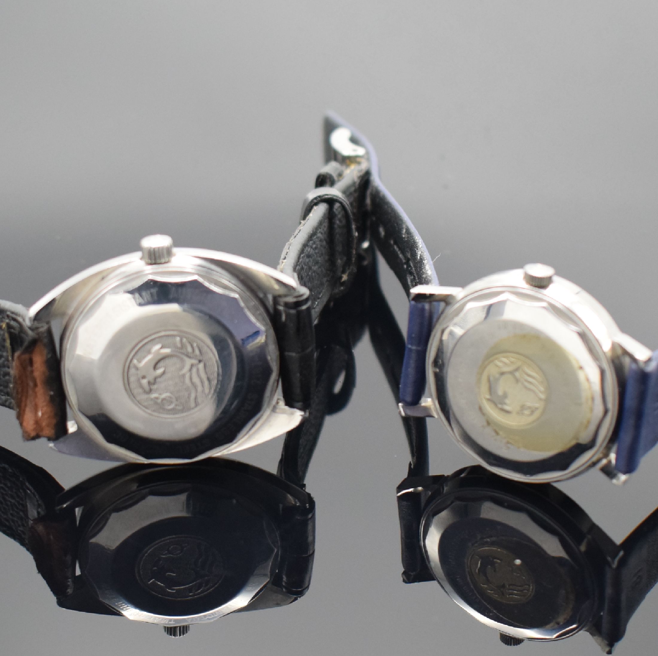 Detail b: Konvolut: 2 Enicar Armbanduhren, beide Automatik, Schweiz 1970er Jahre, Ref. 197-03- 01 und 2167-51-29, Edelstahlgeh., Böden verschr., 1 x blaues ...