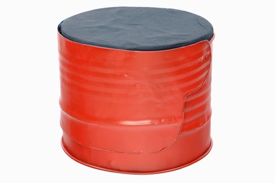 26579536b - Stuhlsessel, "Barrel", Teile eines Metallfasses wurde im sogen. Upcycling- ...