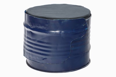 26579539b - Stuhlsessel, "Barrel", Teile eines Metallfasses wurde im sogen. Upcycling- ...
