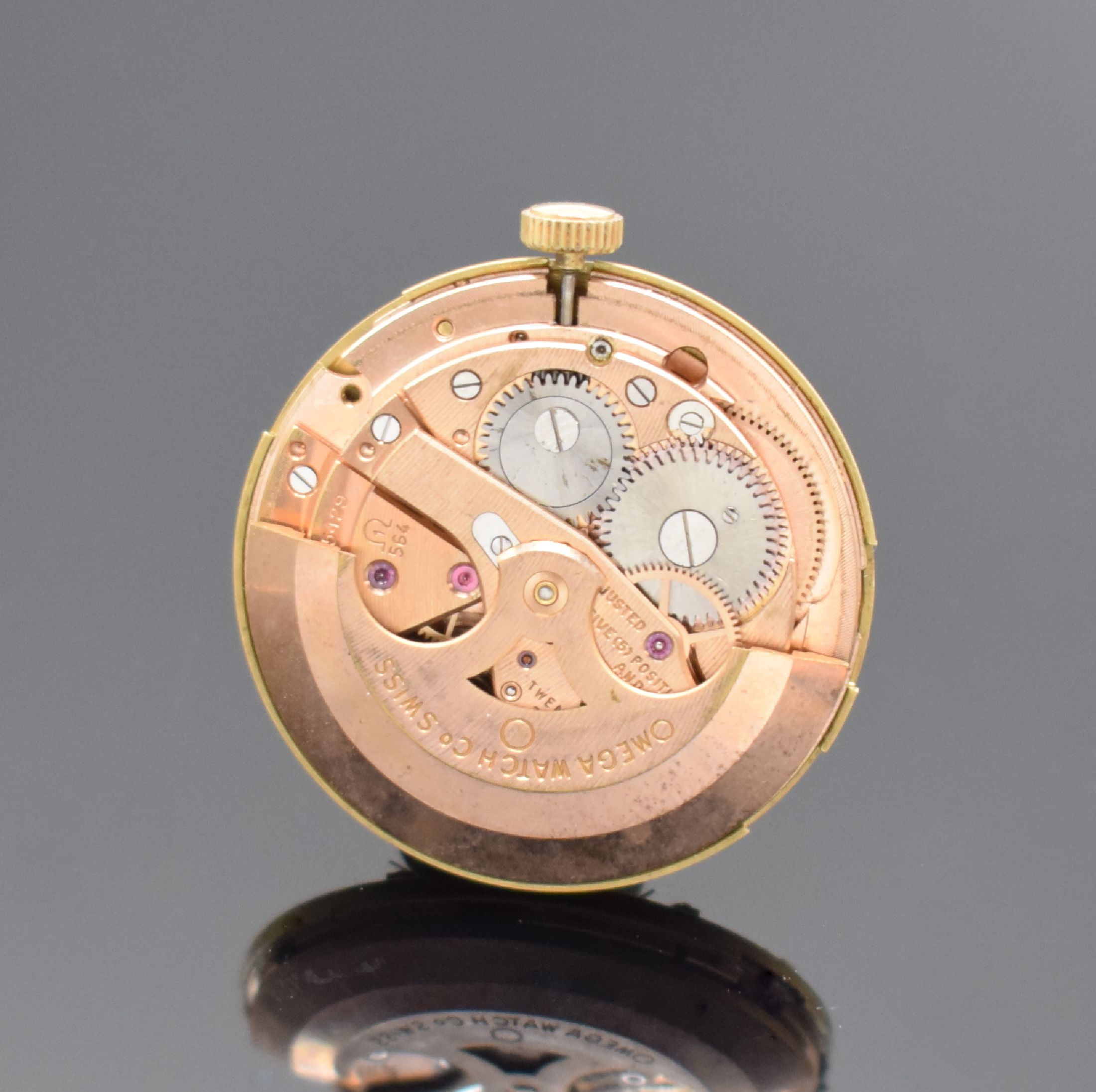 Detail a: OMEGA Constellation Goldzifferblatt mit Werk Kaliber 564, Schweiz um 1967, Automatik, gebürstetes Zifferbl., aufges. Indizes, Datum b. 3, gold. ...