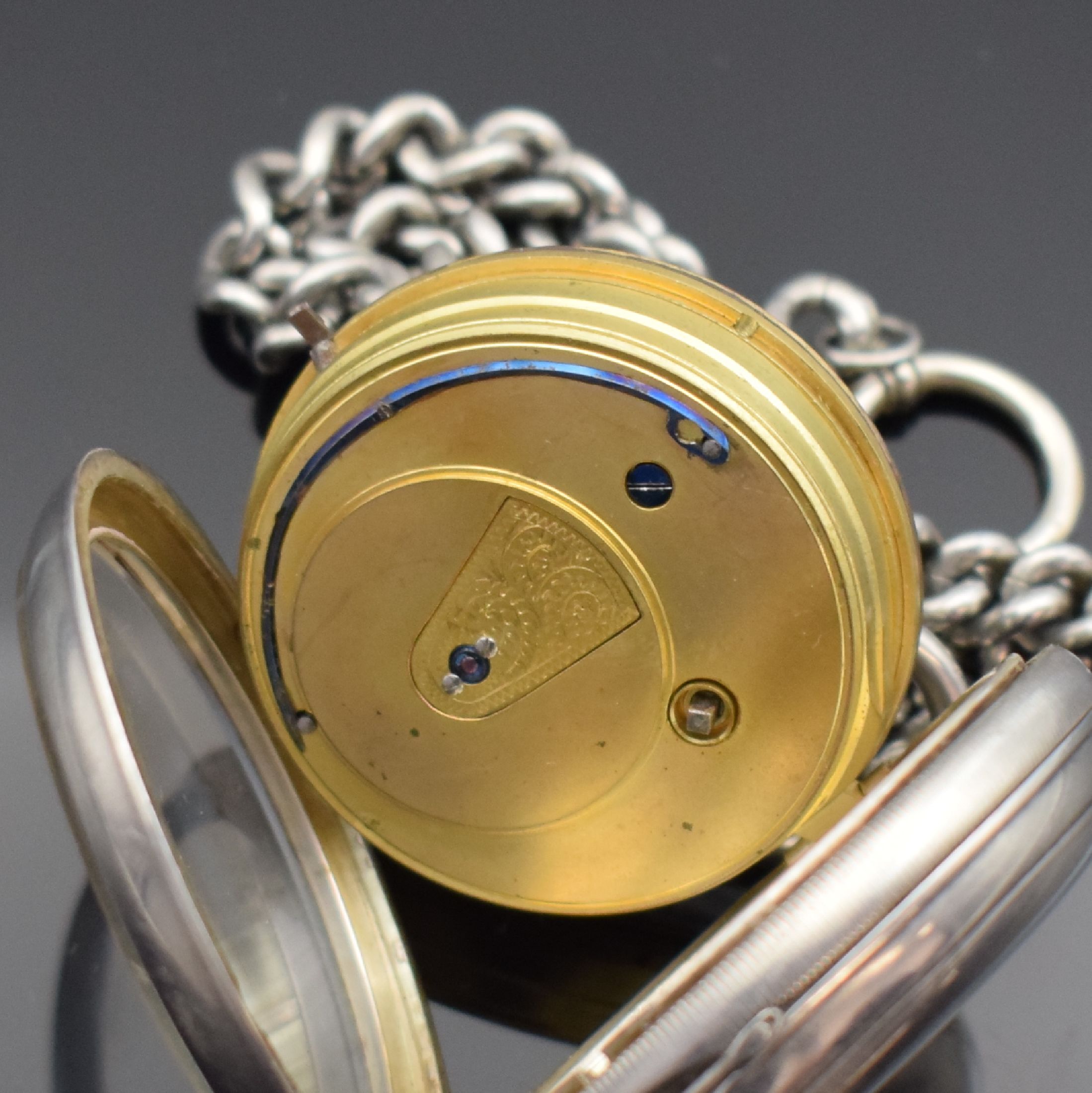 Detail i: OMEGA und 3 weitere offene Taschenuhren, Schweiz / England ca. 1880 - 1940, 1. Omega, Nickelgeh., Emailzifferbl. def., Leuchtzahlen und -zeiger, ...