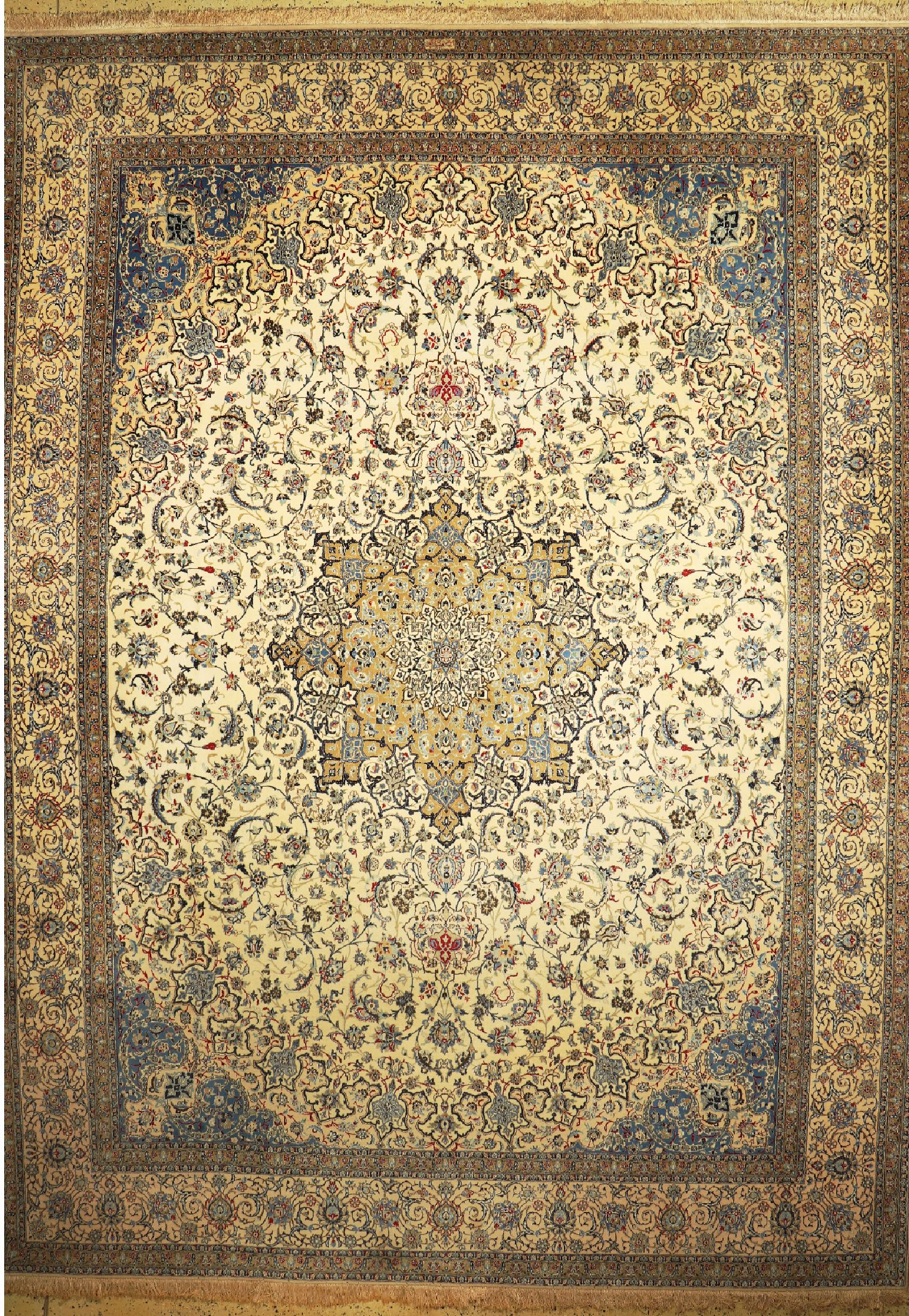 Nain fein(6 La), Persien, um 1960, Korkwolle mit Seide, ca. 425 x 315 cm, ca. 1,0Mio. Kn/qm, verschmutzt, EHZ: 1-2, Mottenfrassam Rand
