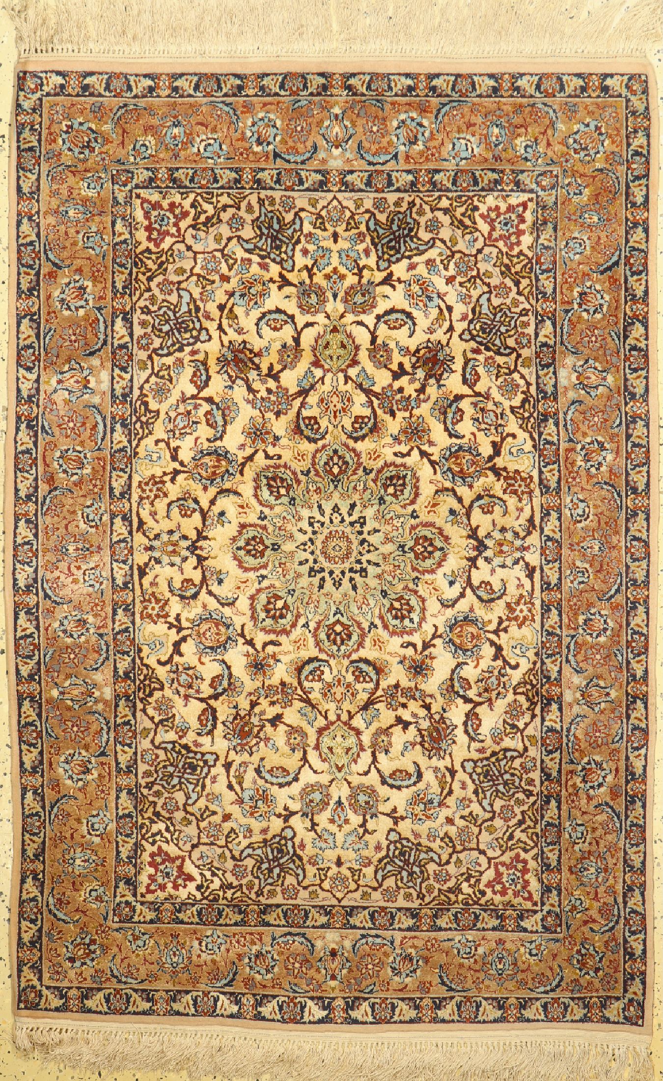 Esfahan fein(Seidengrund), Persien, ca. 60 Jahre, Seide mit Wolle, ca. 163 x 110 cm, ca. 1 Mio Kn/qm, EHZ: 1-2