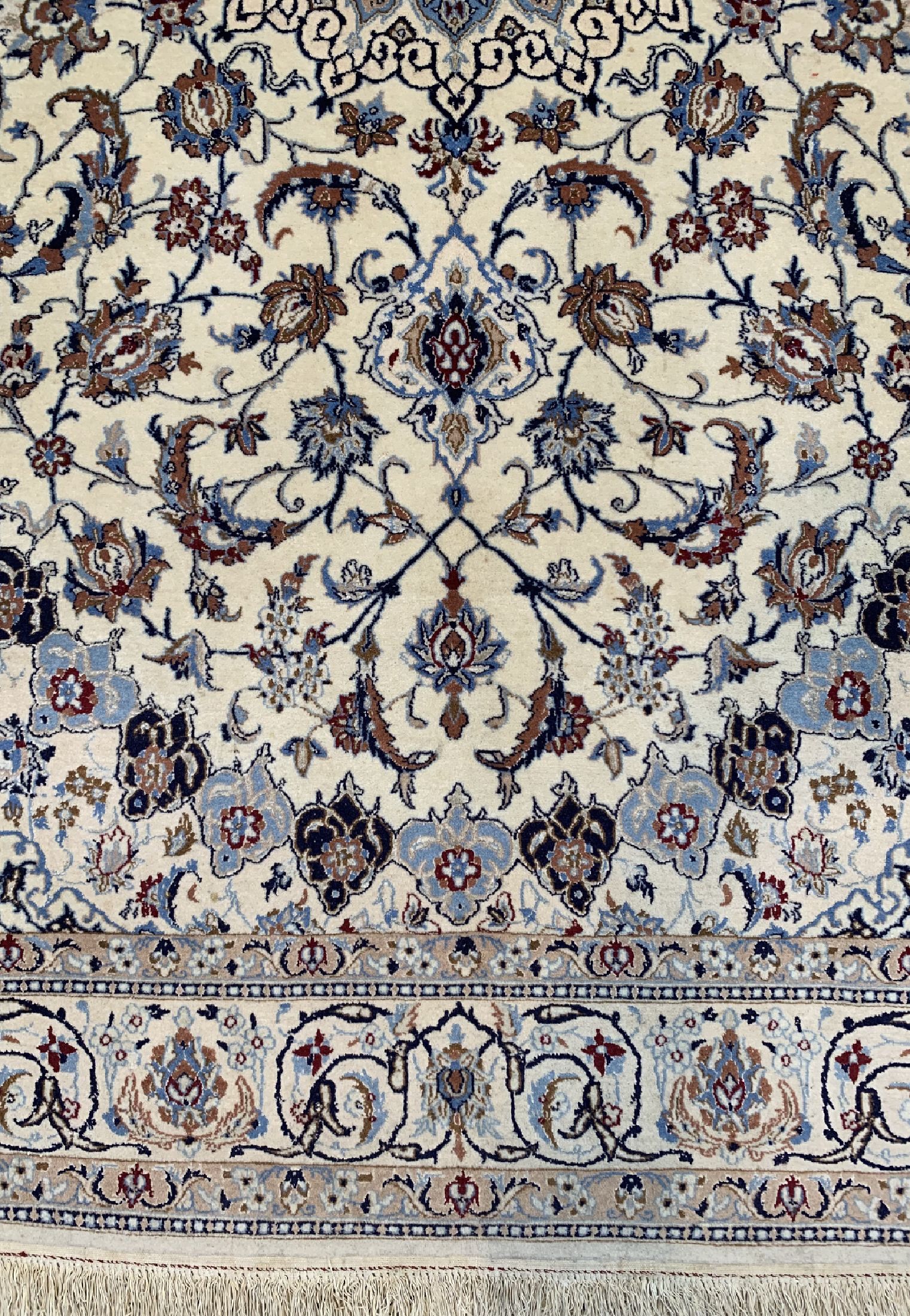 Detail b: Nain fein(6 La), Persien, ca. 50 Jahre, Korkwolle mit Seide, ca. 200 x 130 cm, ca. 1,0Mio. Kn/qm, verschmutzt, EHZ: 1-2