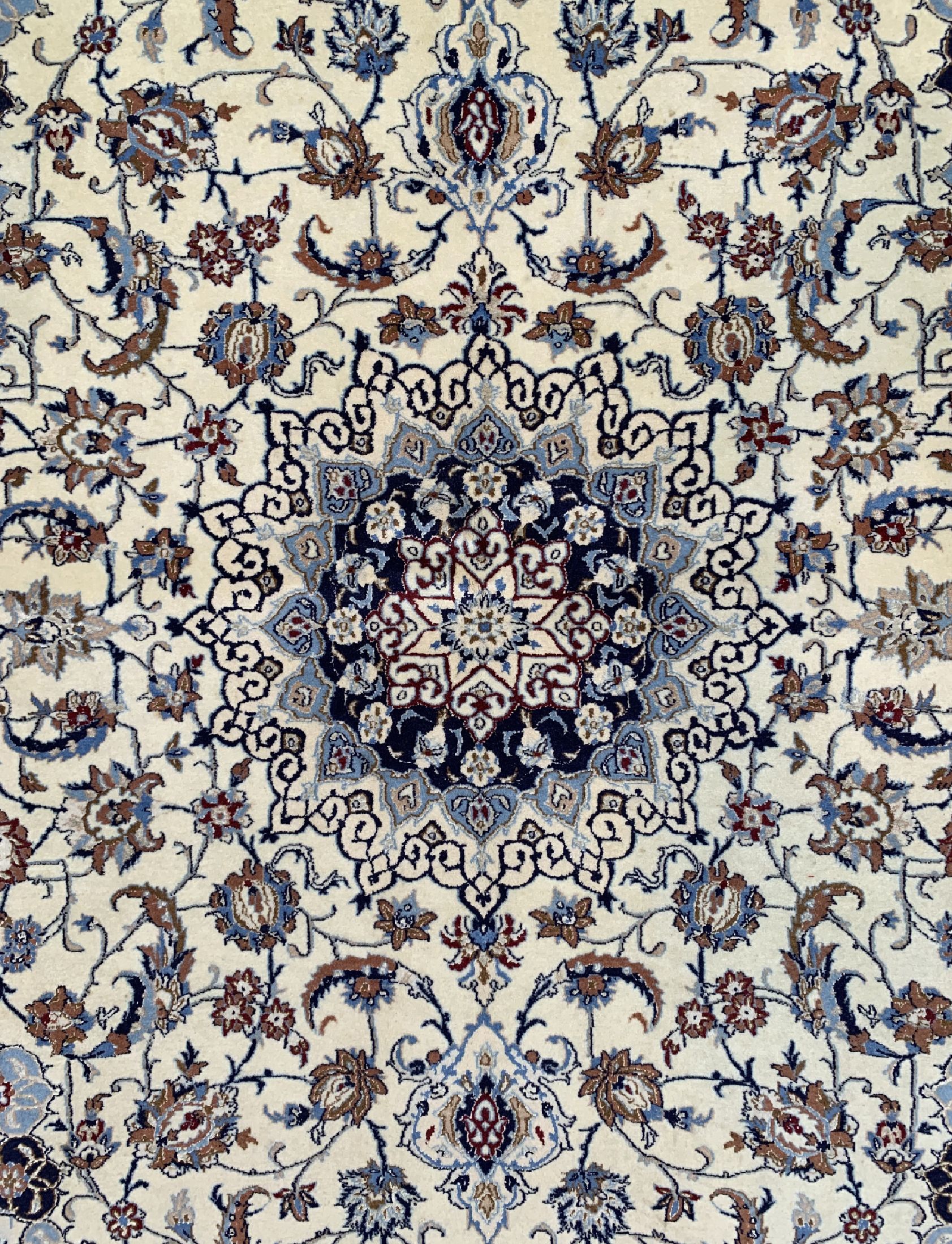 Detail c: Nain fein(6 La), Persien, ca. 50 Jahre, Korkwolle mit Seide, ca. 200 x 130 cm, ca. 1,0Mio. Kn/qm, verschmutzt, EHZ: 1-2