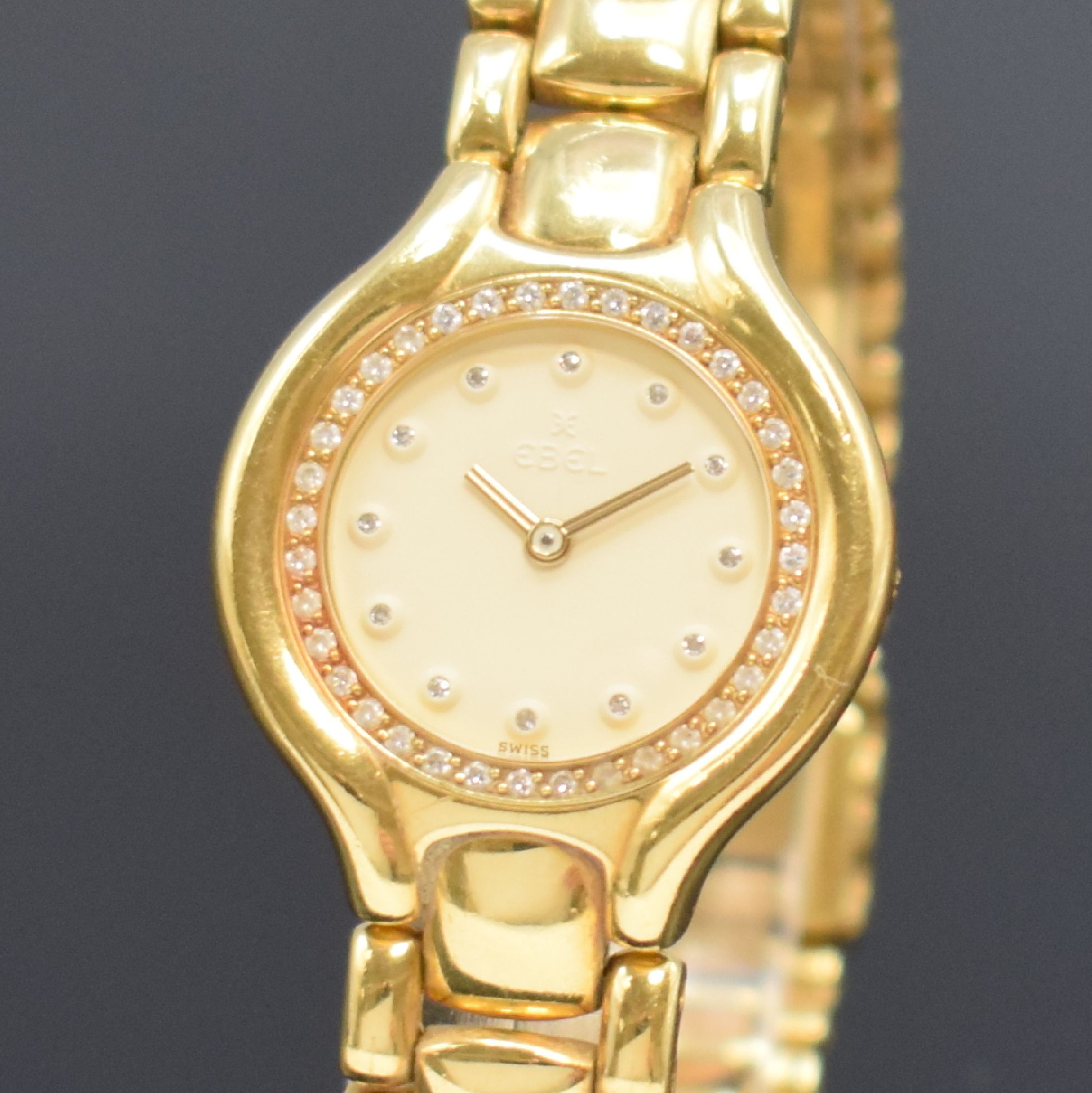 Detail a: EBEL Beluga Damenarmbanduhr in GG 750/000 Referenz 866949, Schweiz um 2005, quarz, Boden 4-fach verschr., Lünette u. Zifferbl. mit Diamanten bes., ...