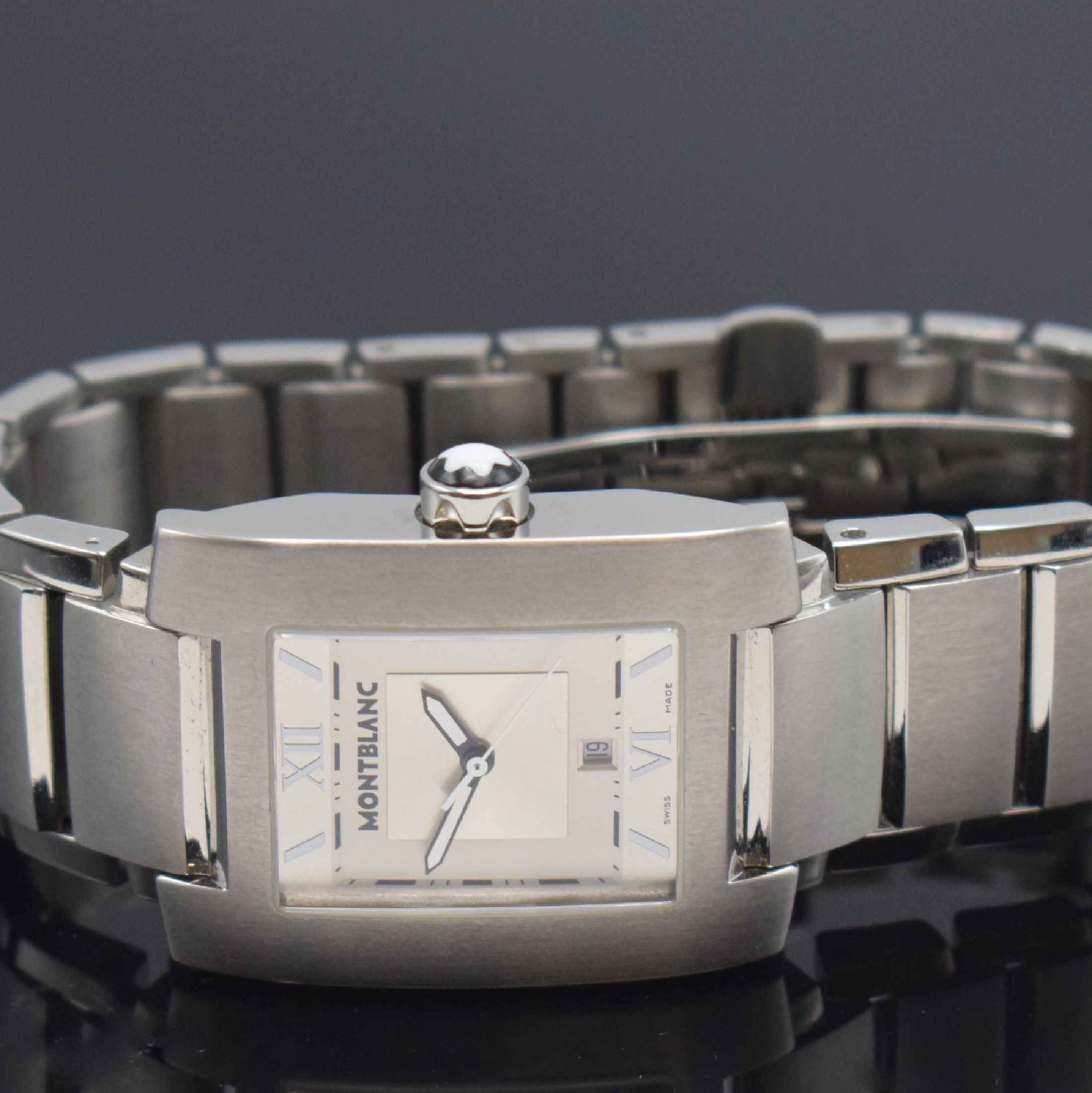 Detail b: MONTBLANC Profile Armbanduhr Referenz 7048, Schweiz um 2005, quarz, Edelstahlgeh. inkl. Gliederband m. dopp. Faltschl., Boden aufgedr., silb. ...