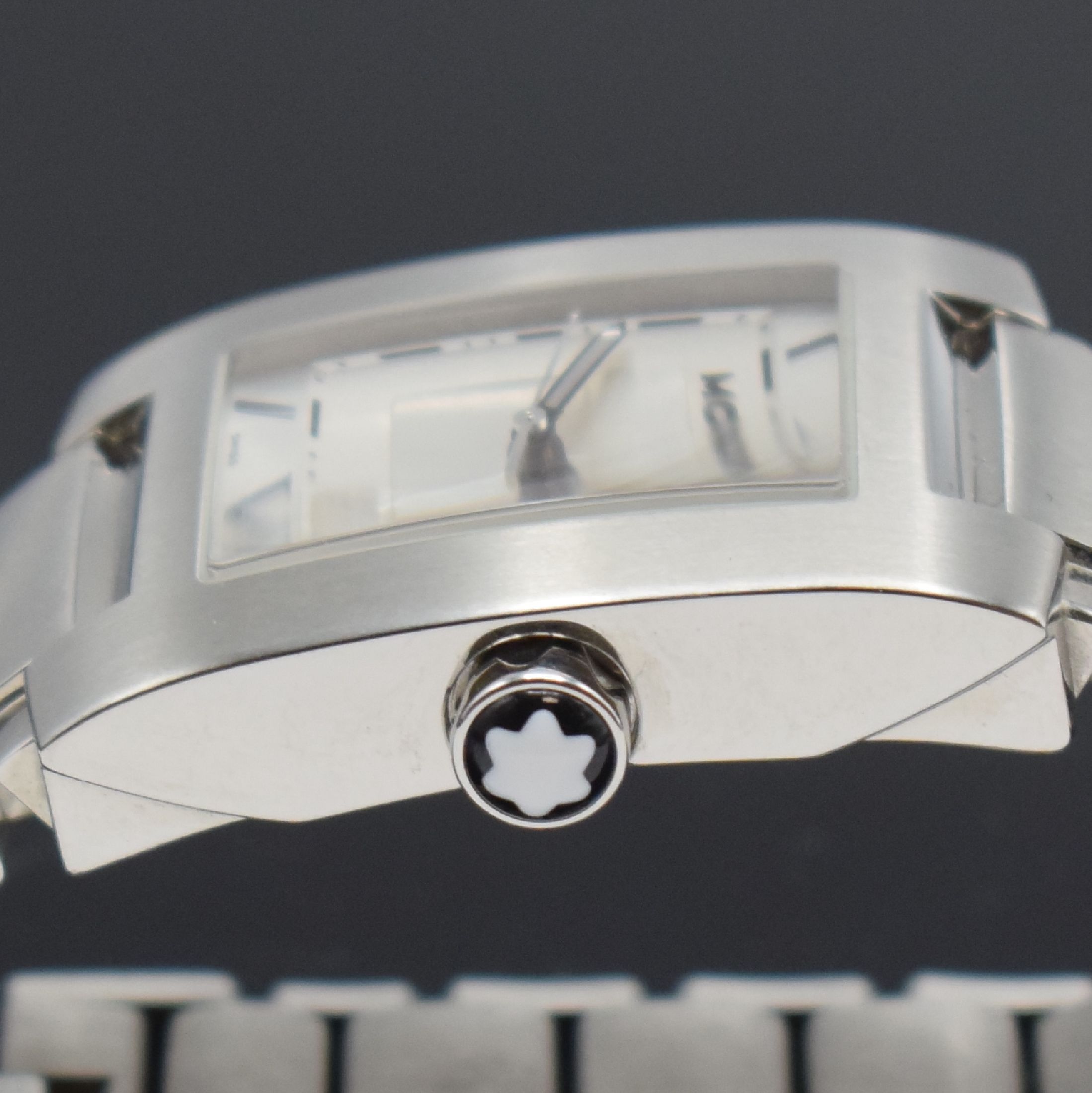 Detail e: MONTBLANC Profile Armbanduhr Referenz 7048, Schweiz um 2005, quarz, Edelstahlgeh. inkl. Gliederband m. dopp. Faltschl., Boden aufgedr., silb. ...
