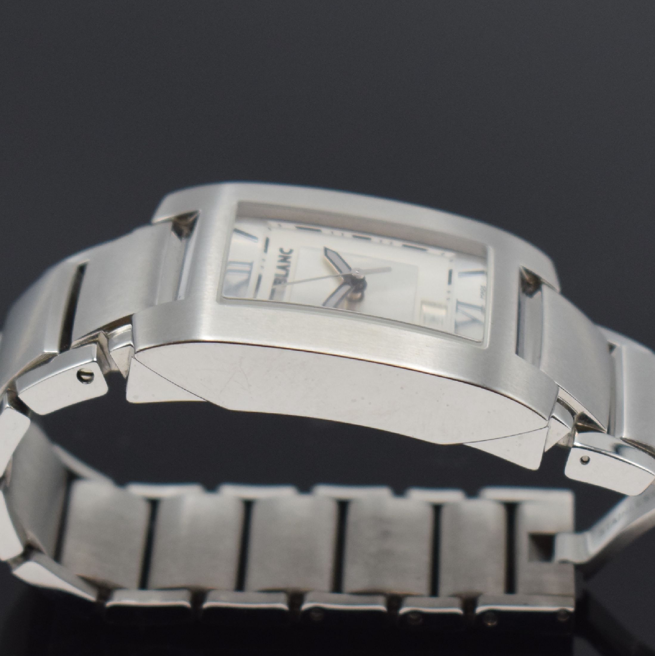 Detail f: MONTBLANC Profile Armbanduhr Referenz 7048, Schweiz um 2005, quarz, Edelstahlgeh. inkl. Gliederband m. dopp. Faltschl., Boden aufgedr., silb. ...