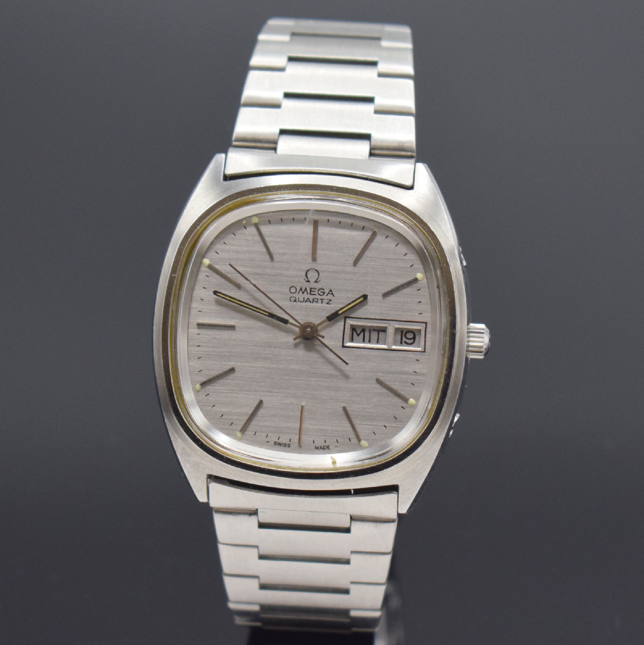 OMEGA Quartz Herrenarmbanduhr mit Tag und Datum Referenz 196.0066, Schweiz um 1974, quarz, Stahlgeh. inkl. orig. Gliederband m. Faltschl., Boden ...