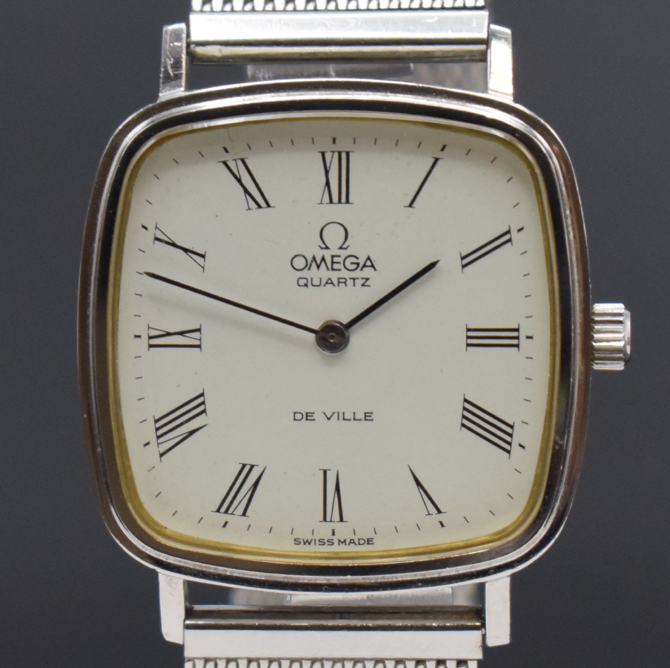 Detail a: OMEGA De Ville Quartz Armbanduhr in Stahl Referenz MD 191 0045, Schweiz um 1977, quarz, 2-teil. Geh., Boden aufgedr., silb. Zifferbl. m. röm. ...