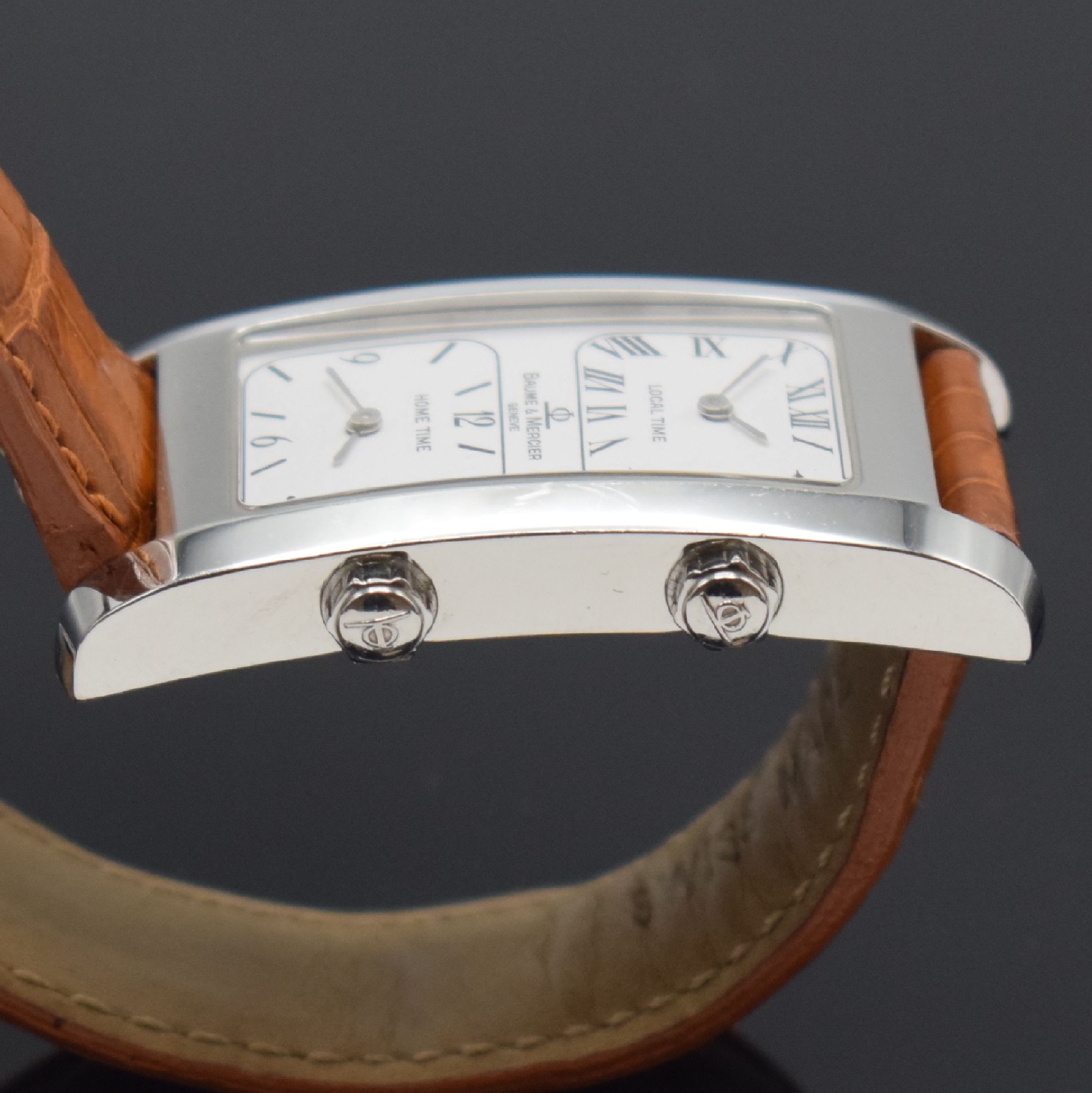 Detail c: BAUME & MERCIER Armbanduhr Modell Hampton Dual Time Referenz MV045121, Schweiz um 2005, quarz, Edelstahlgeh. inkl. orig. Lederband m. orig. ...