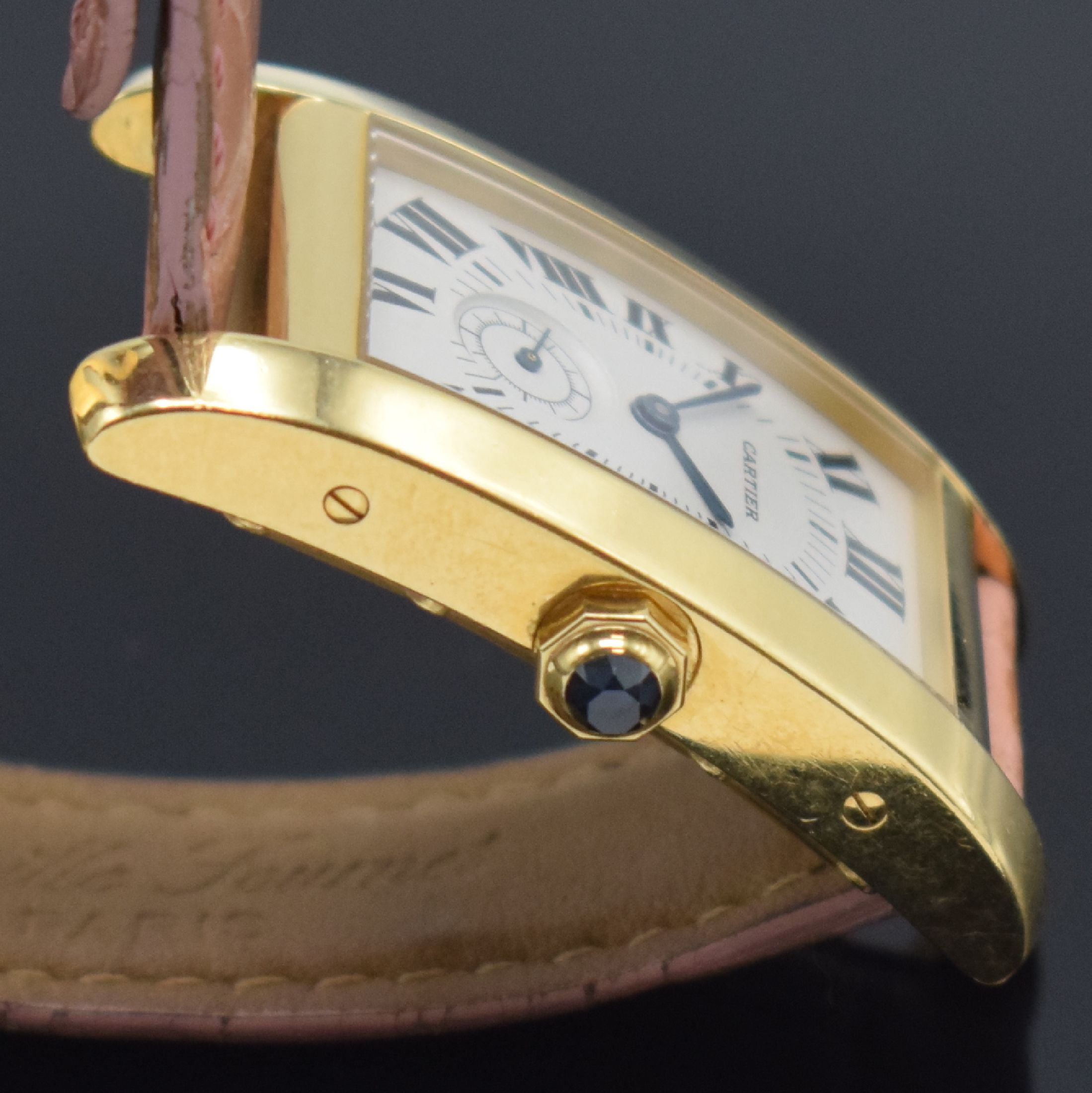 Detail d: CARTIER Tank Americaine Damenarmbanduhr in GG 750/000 Referenz 1716, Schweiz um 2000, quarz, 2-teil. Geh., Boden 8-fach verschr. (1 Schr. zu ers.), ...