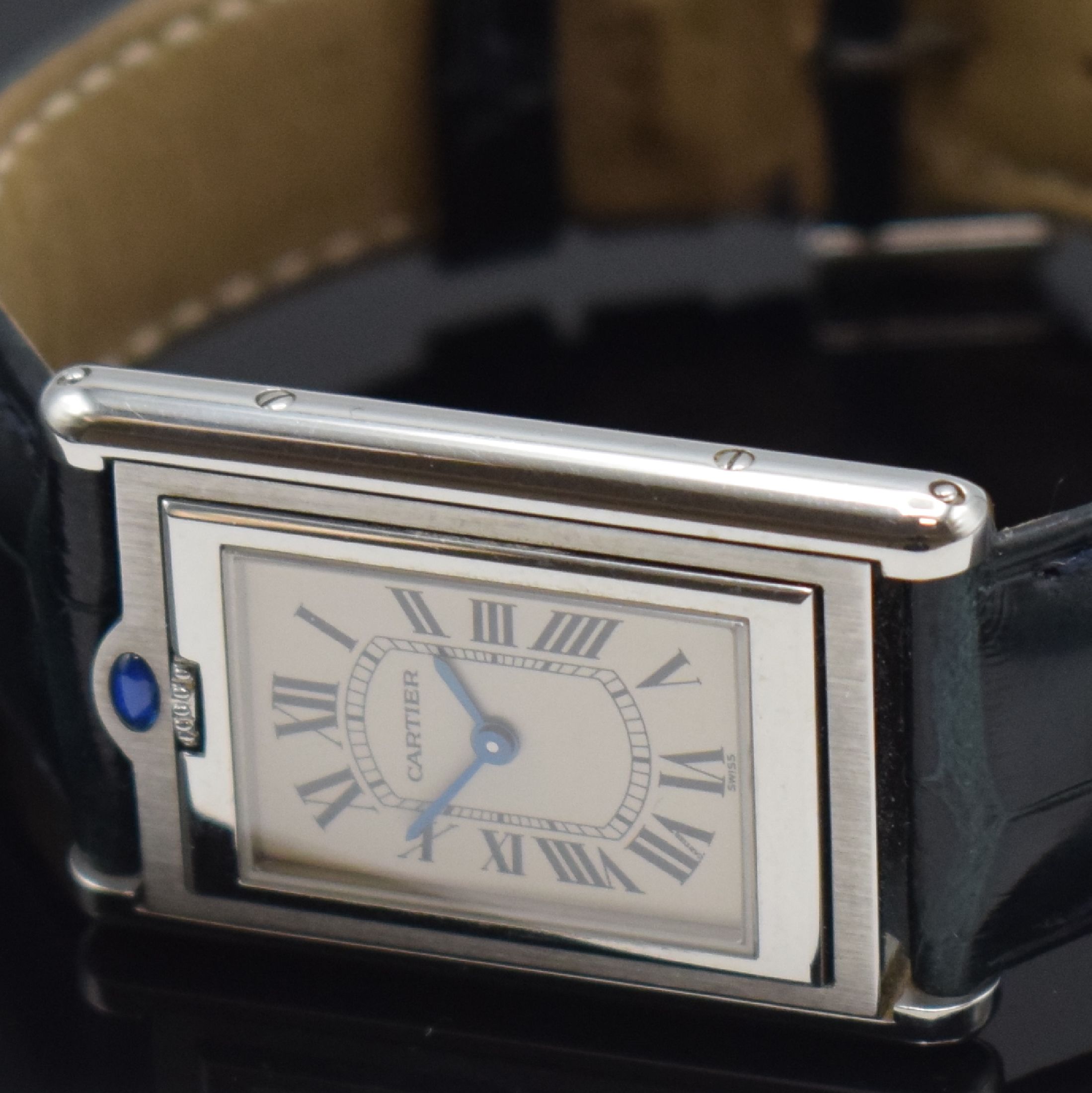 Detail b: CARTIER Basculante Armbanduhr Referenz 2405, Schweiz um 2005, quarz, aufwendiges Edelstahl Wendegehäuse inkl. orig. Lederband m. orig. Dornschl., ...