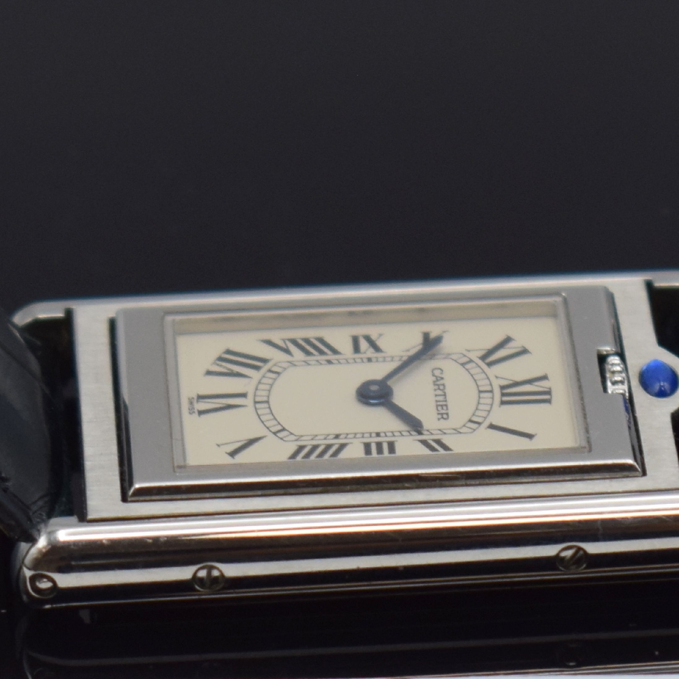Detail d: CARTIER Basculante Armbanduhr Referenz 2405, Schweiz um 2005, quarz, aufwendiges Edelstahl Wendegehäuse inkl. orig. Lederband m. orig. Dornschl., ...