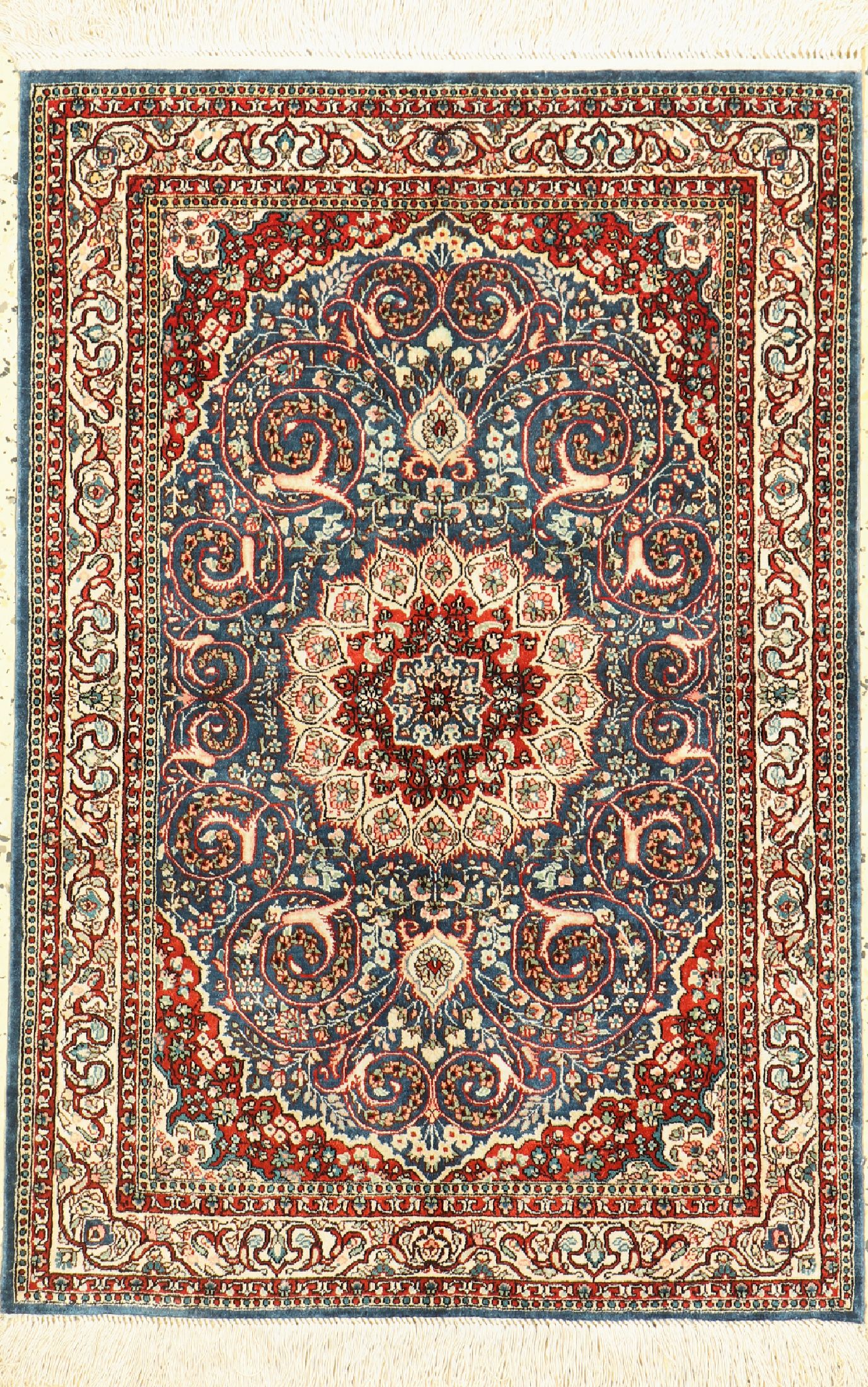 Hereke Seide fein, China, ca. 40 Jahre, reine Naturseide, ca. 90 x 62 cm, ca. 1,0 Mio.Kn/qm, EHZ: 1