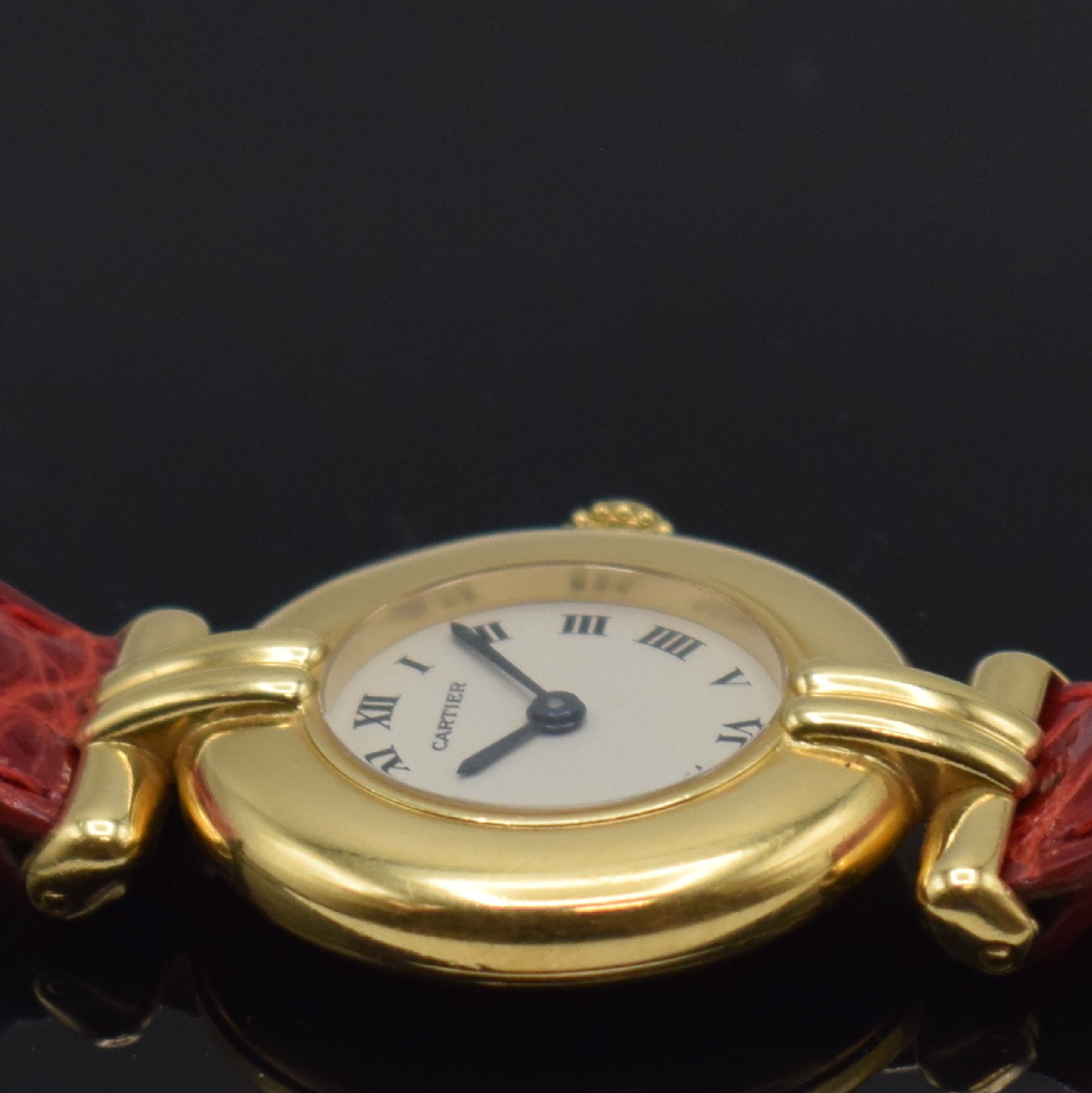 Detail d: CARTIER Rivoli Damenarmbanduhr in GG 750/000, Schweiz um 1990, quarz, 2-teil. Geh., Boden 2-fach verschr., weißes Zifferbl. m. röm. Zahlen, gebl. ...