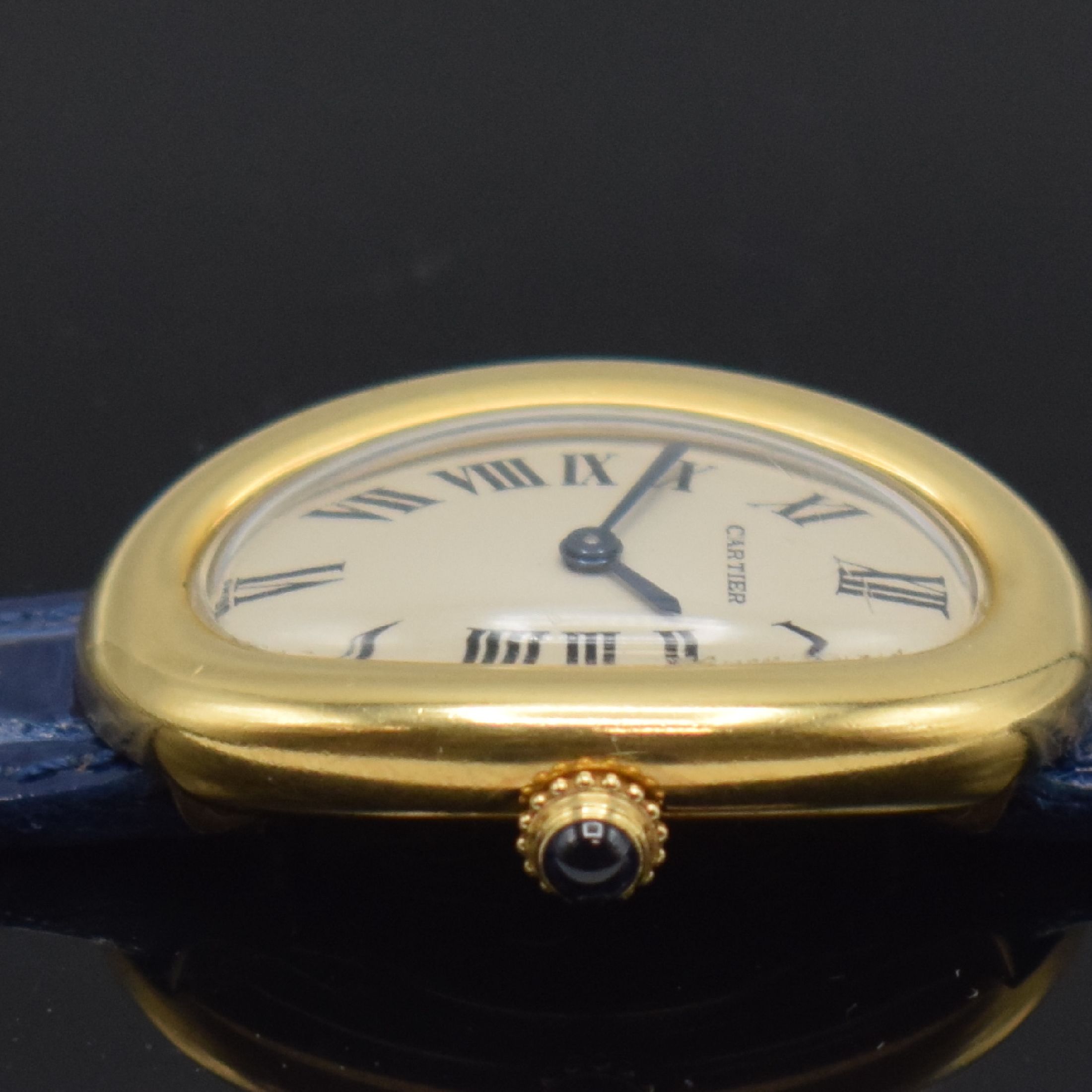 Detail c: CARTIER Paris Damenarmbanduhr Serie Baignoire in GG 750/000, Schweiz um 1990, quarz, Boden 4-fach verschr., vers. Zifferbl. m. röm. Std., gebl. ...