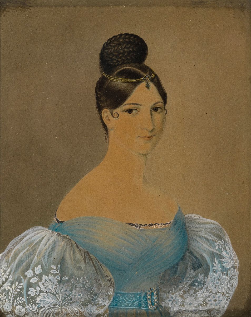 Zwei Biedermeierminiaturen, um 1820/30, a. junge Frau im schwarzem Kleid vor einem blauen Wolkenhimmel, oval, Gouachemalerei auf Papier, H. 6.5 cm, ...