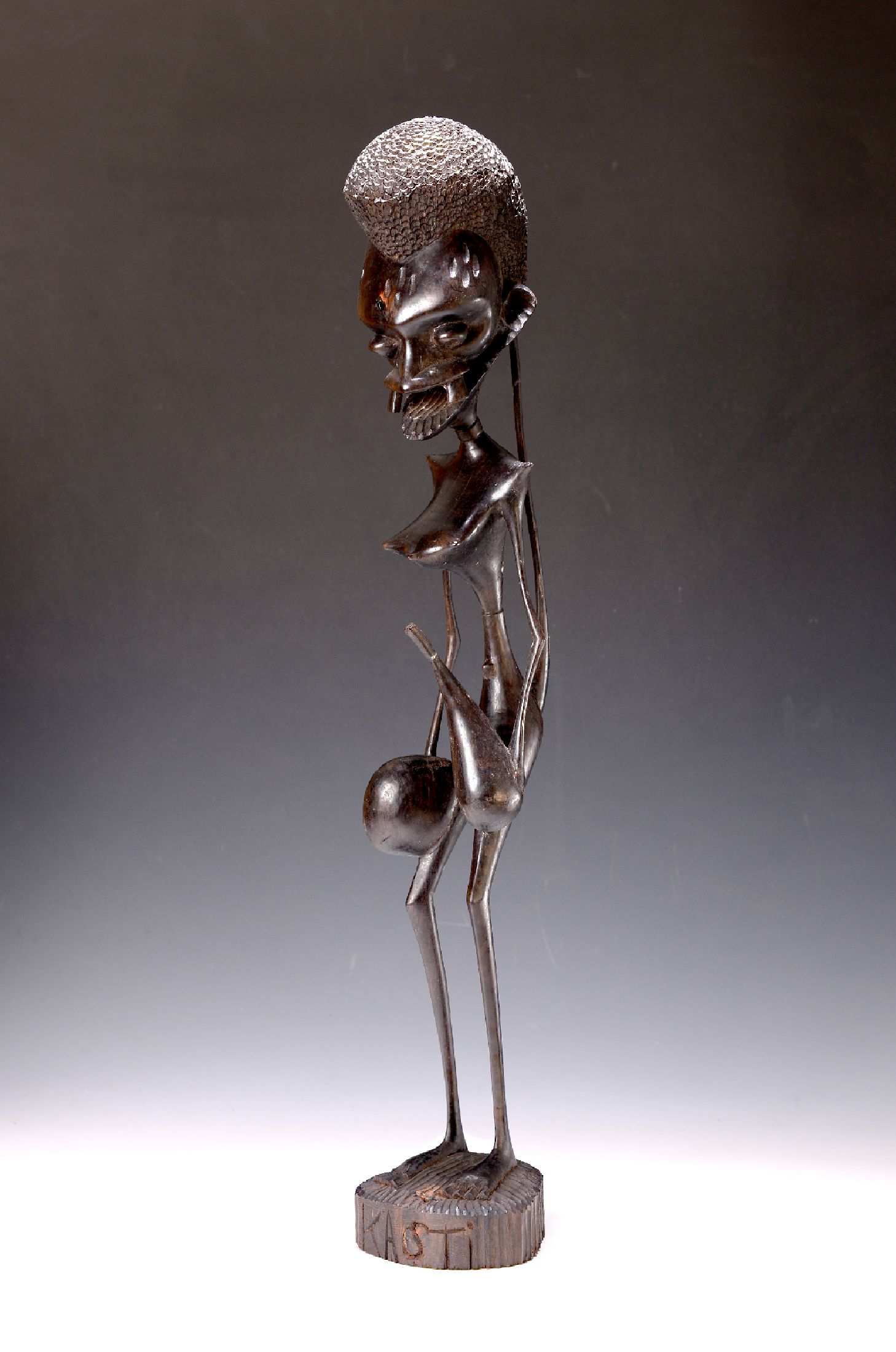 Kasti, Bildschnitzer der Makonde, Tansania, um 1970-90er-Jahre, Hartholz monoxyl geschnitzt, geschwärzt, stehende weibliche Figur mit zwei ...