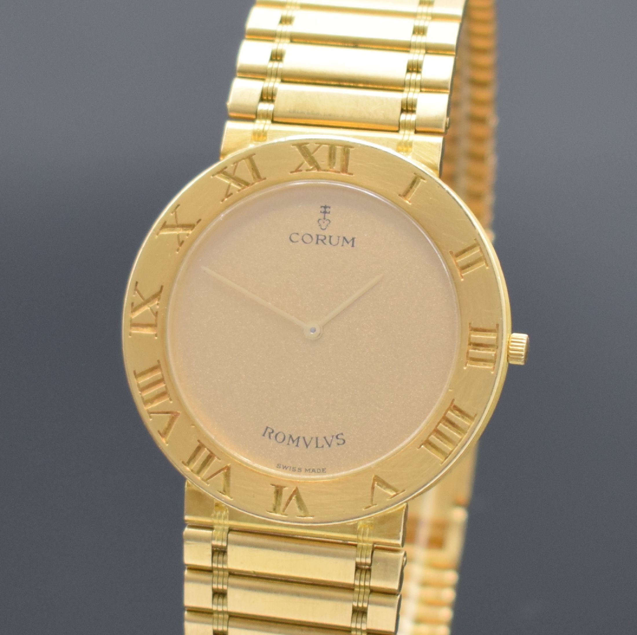 Detail a: CORUM Herrengoldbanduhr Serie Romulus in GG 750/000 Referenz 50.503.56 V-48, Schweiz um 1988, GG 750/000 Gliederband, Boden 6-fach verschr., ...