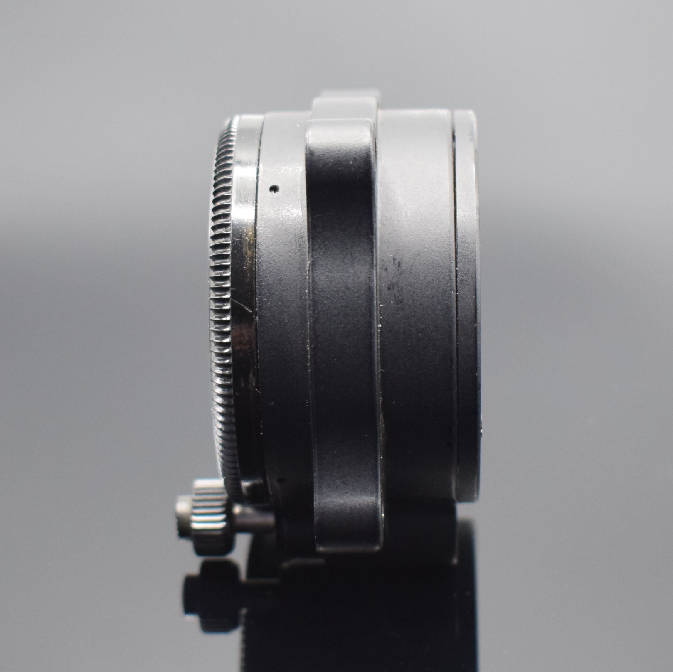 Detail a: Einbauborduhr mit Schaltradchronograph Kaliber Valjoux 5, Schweiz um 1965, geschwärztes Aluminium-Geh., vergl. Boden 3-fach verschr., innenliegende ...