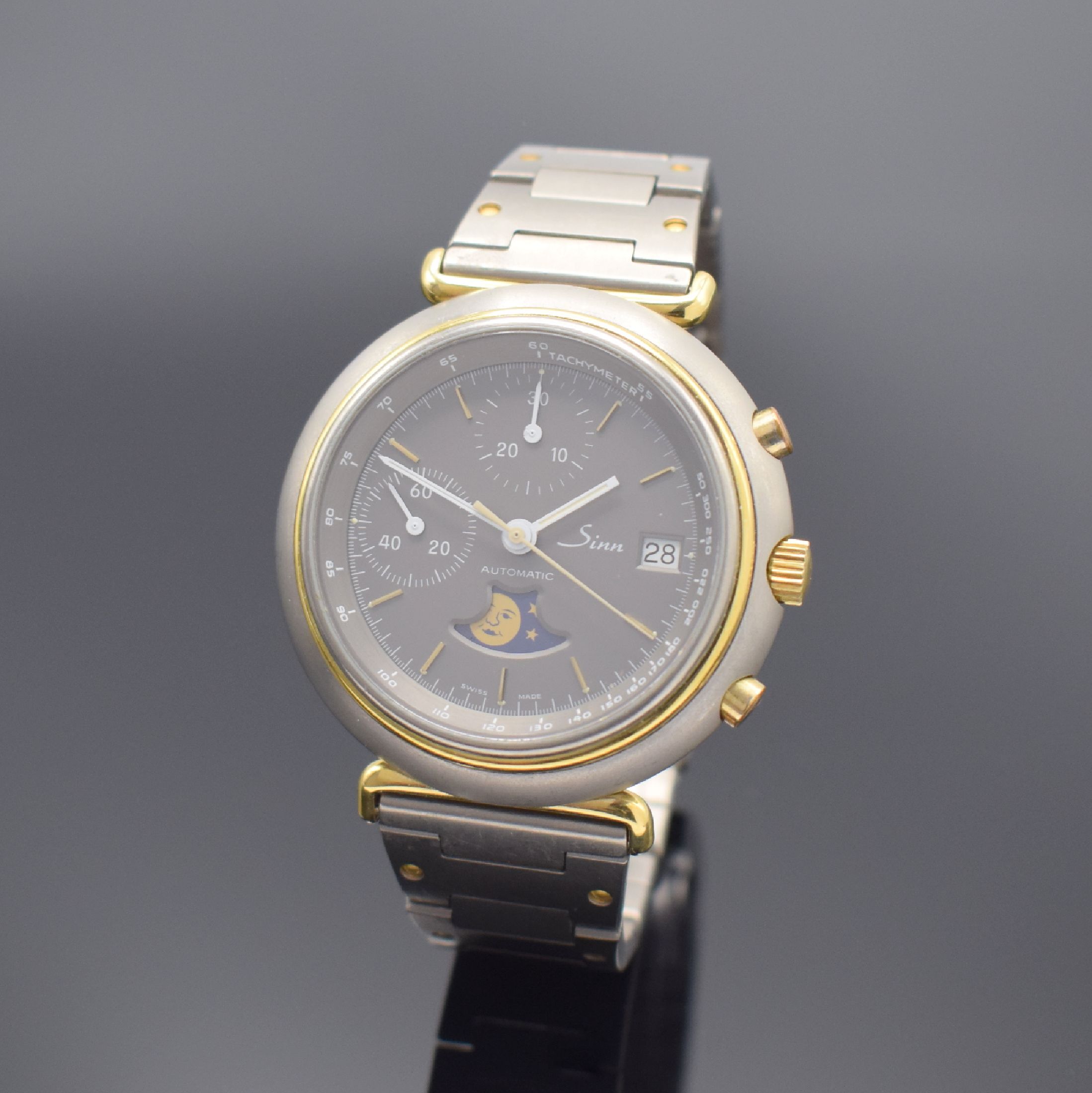 SINN Armbandchronograph mit Mondphase Referenz 247, Automatik, Deutschland um 1980, Titangeh. inkl. Gliederband z. T. verg., Boden aufgedr., Anz. v. ...