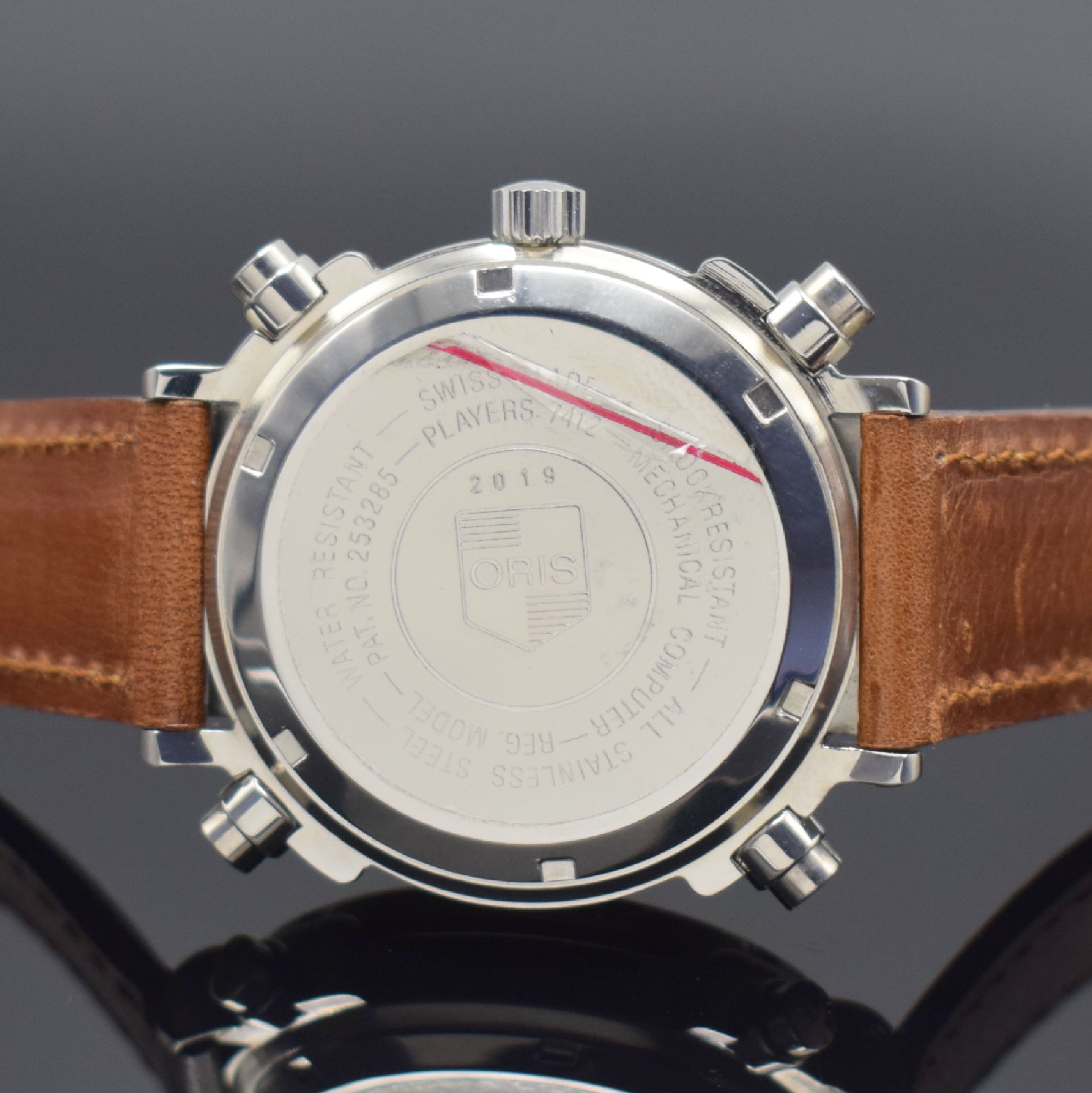 Detail d: ORIS Players Herrenarmbanduhr, Automatik, Schweiz um 2000, zum festhalten sportlicher Ergebnisse (z. B. Golf), Edelstahlgeh. z. T. mattiert, Boden ...